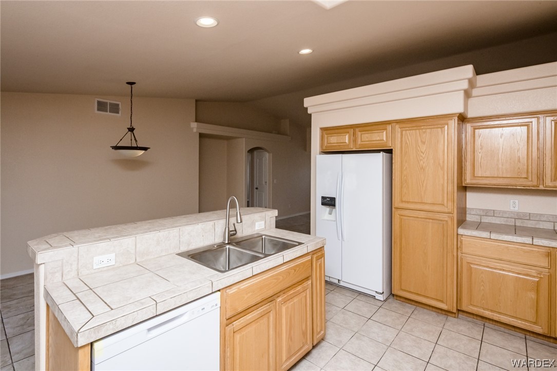 5753 Desert Lakes Drive