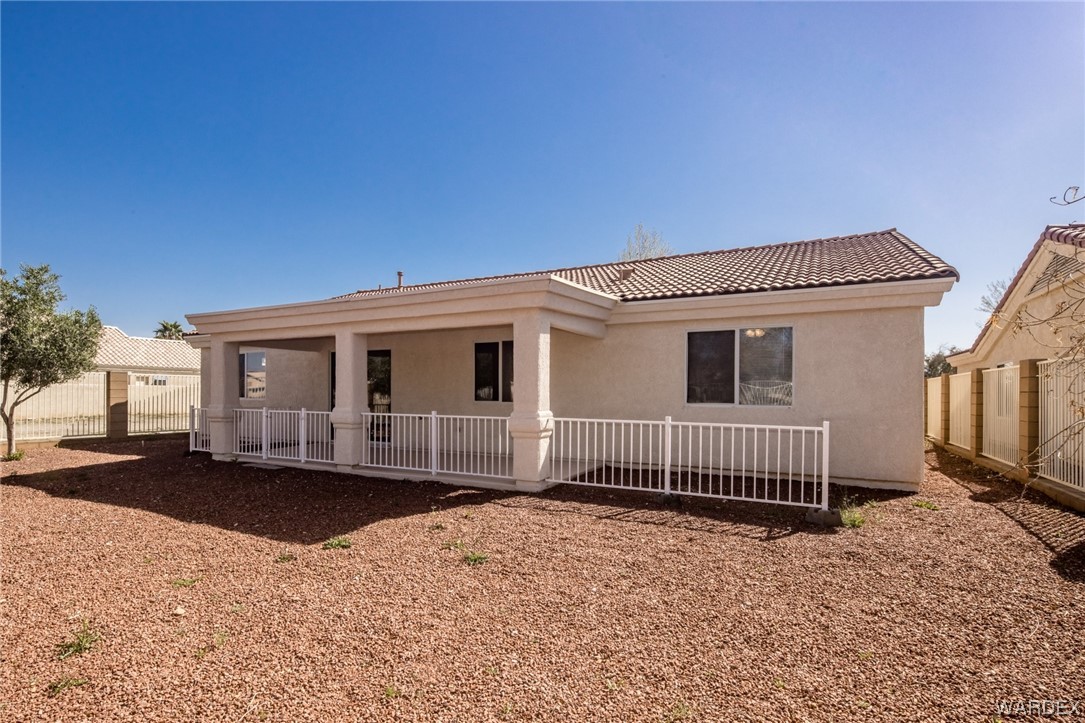 5753 Desert Lakes Drive