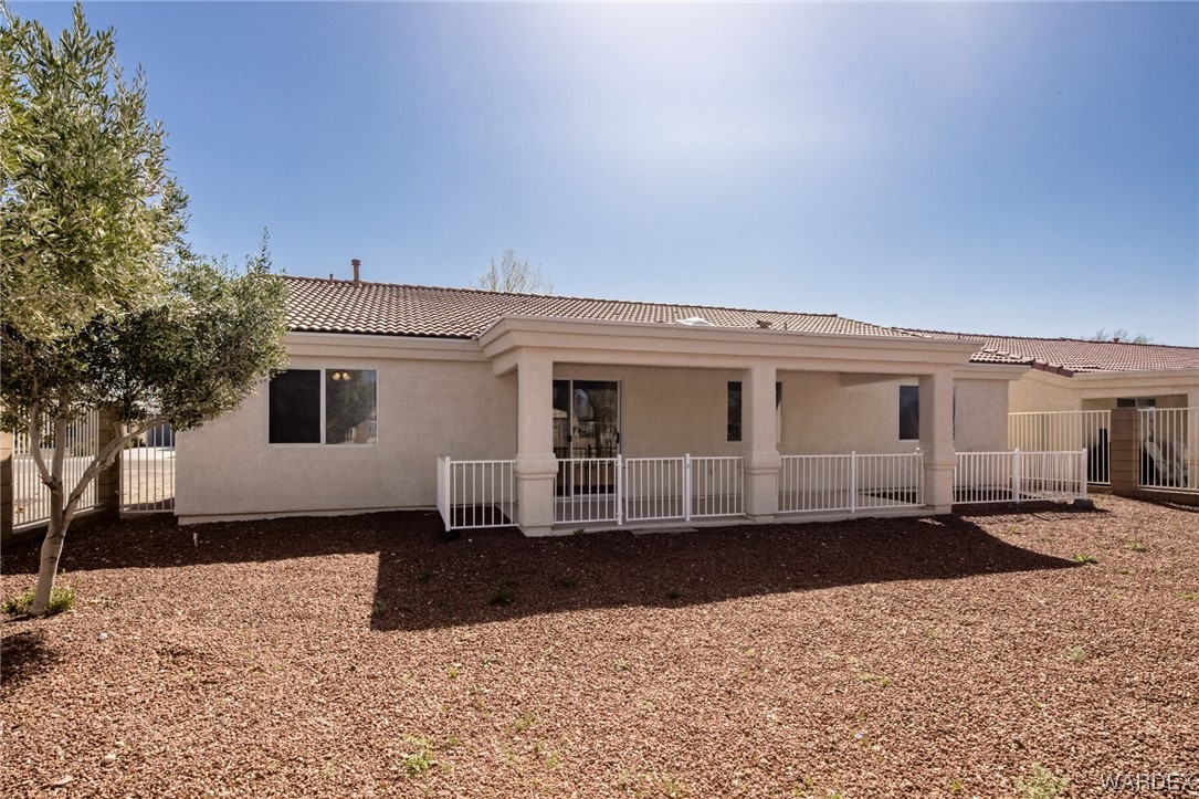 5753 Desert Lakes Drive