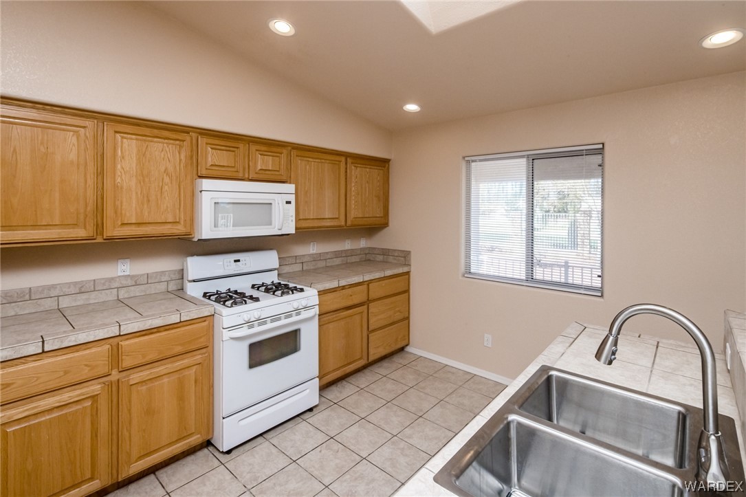 5753 Desert Lakes Drive