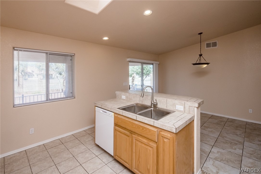 5753 Desert Lakes Drive