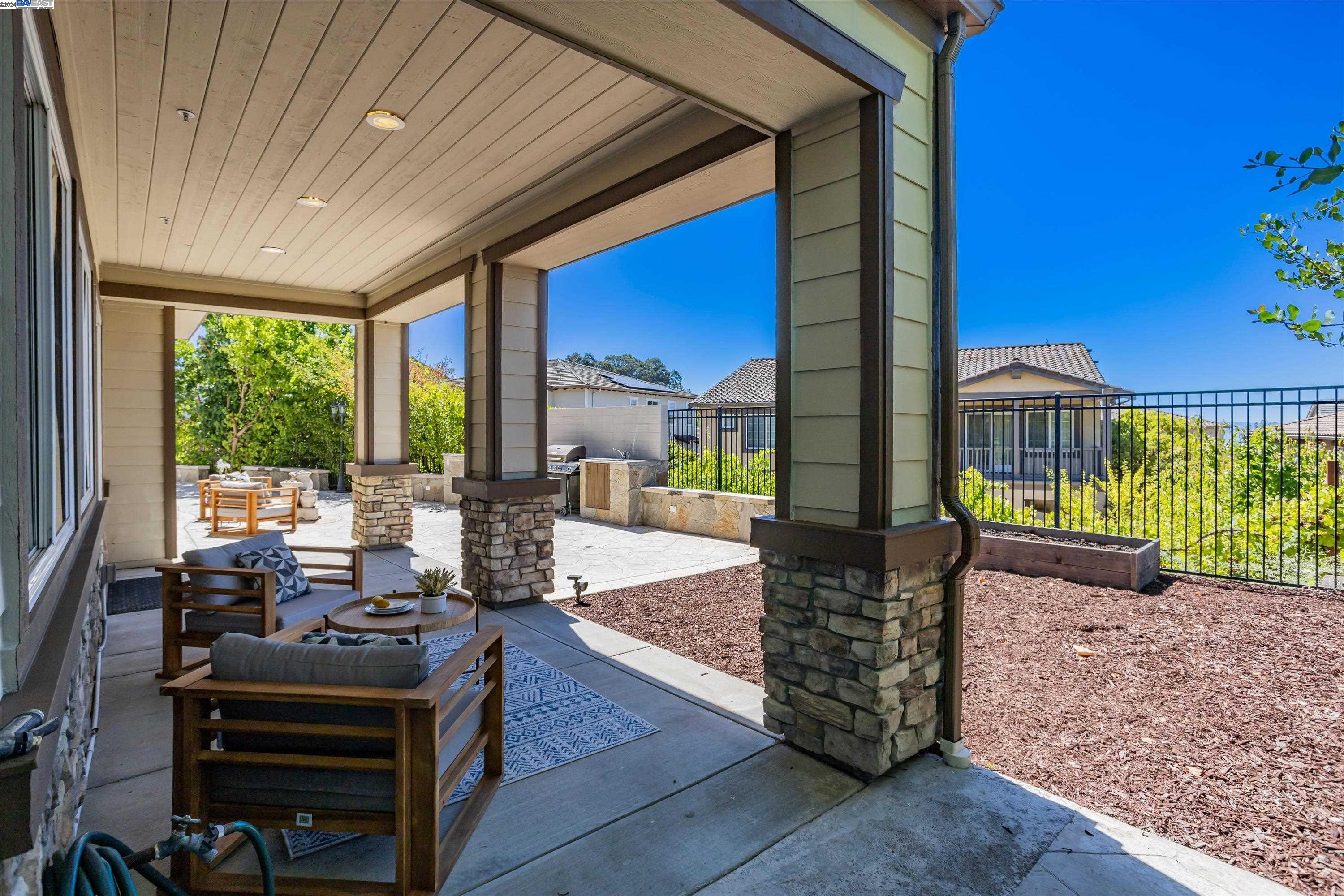 260 Carrick Cir