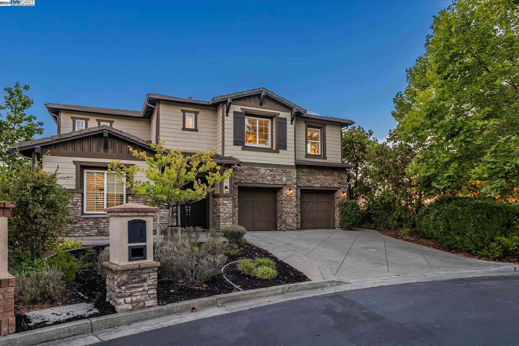 260 Carrick Cir