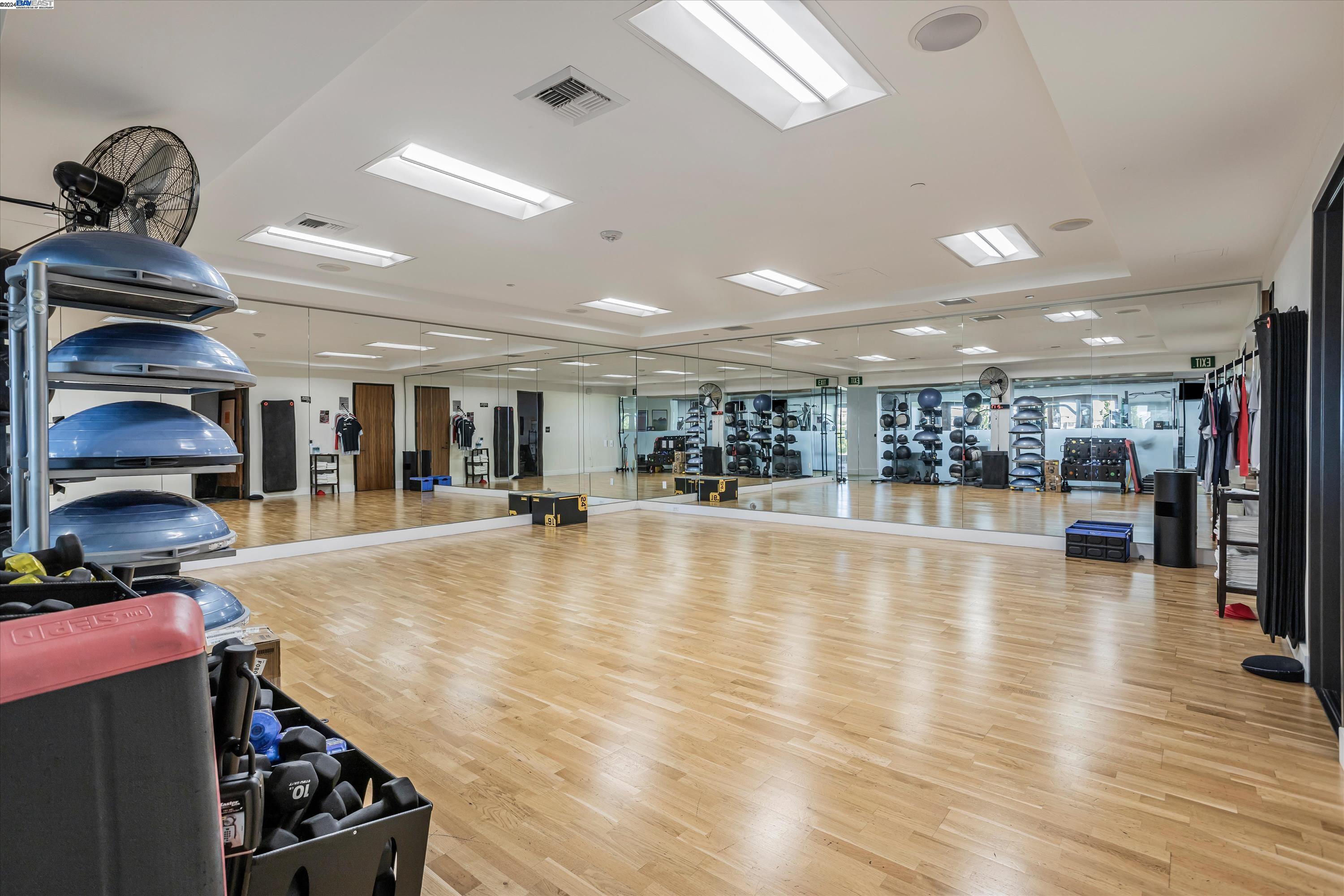 260 Carrick Cir