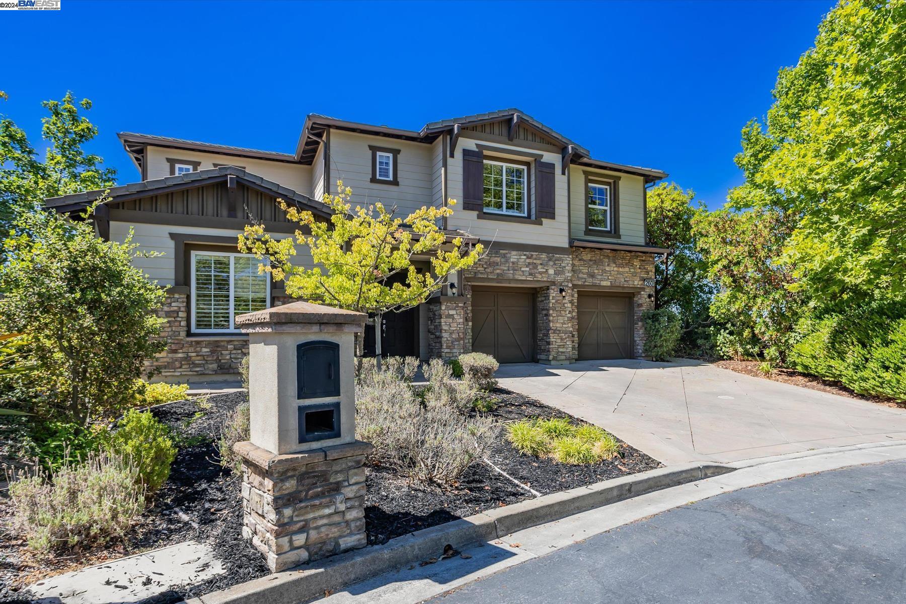 260 Carrick Cir