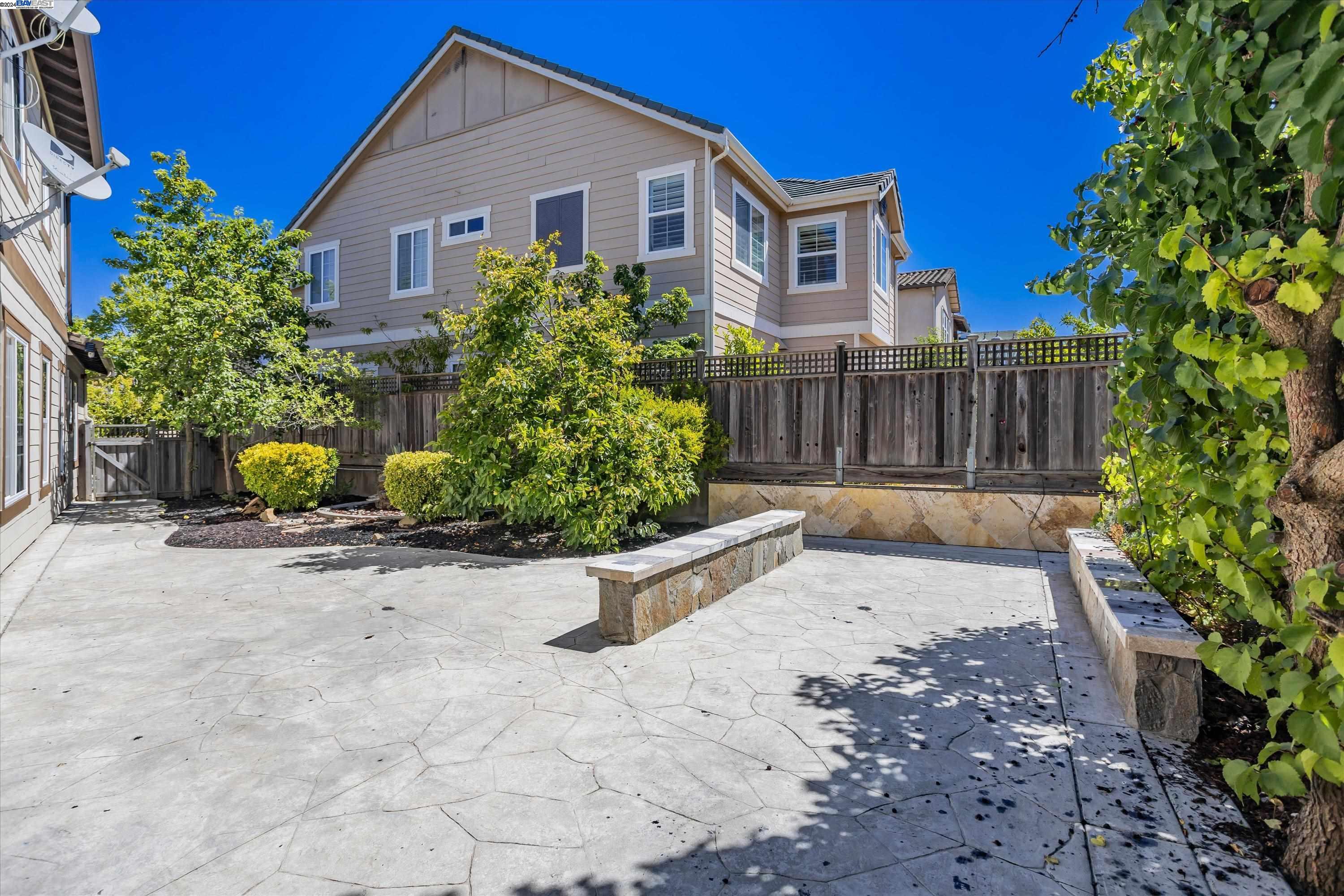 260 Carrick Cir