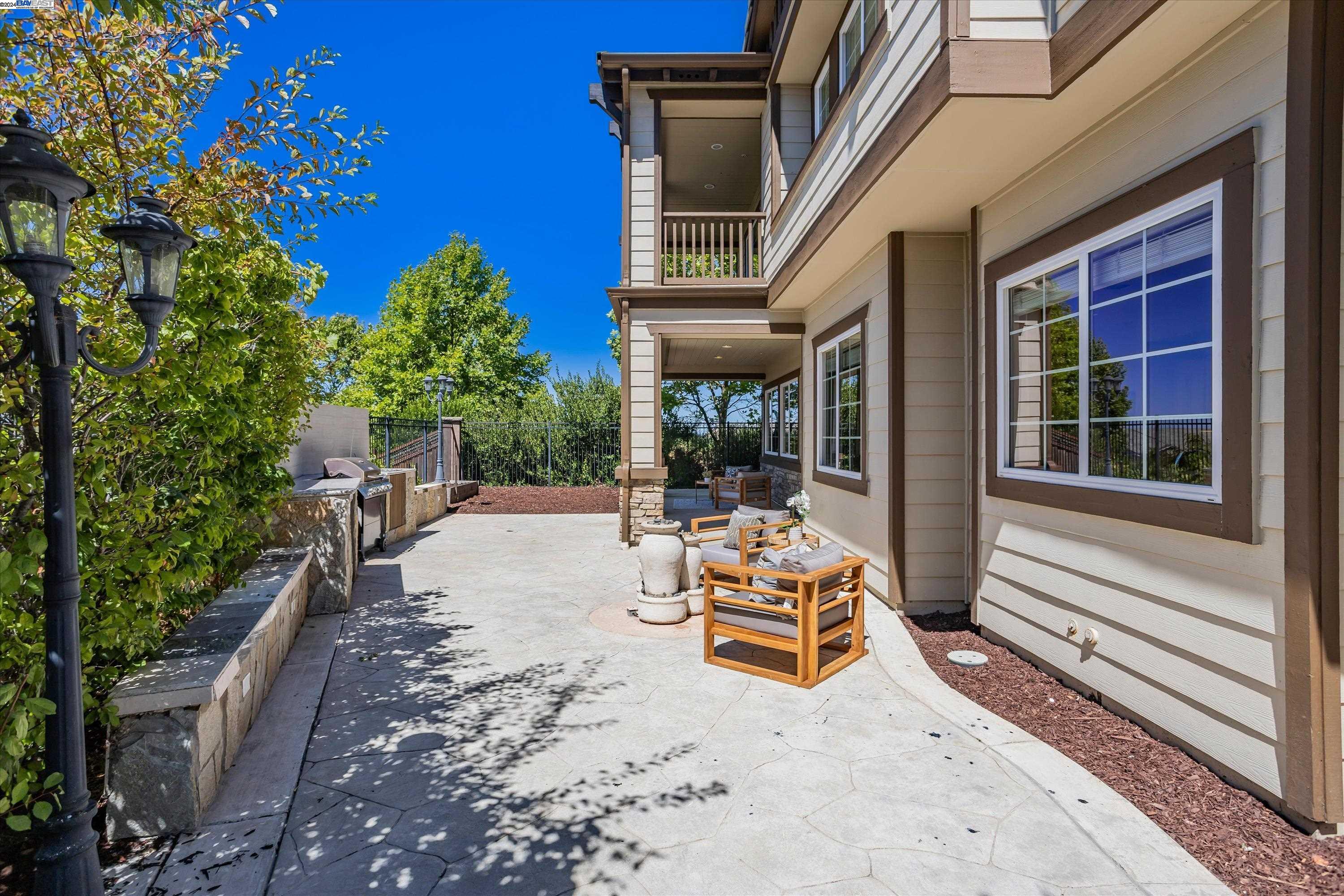 260 Carrick Cir