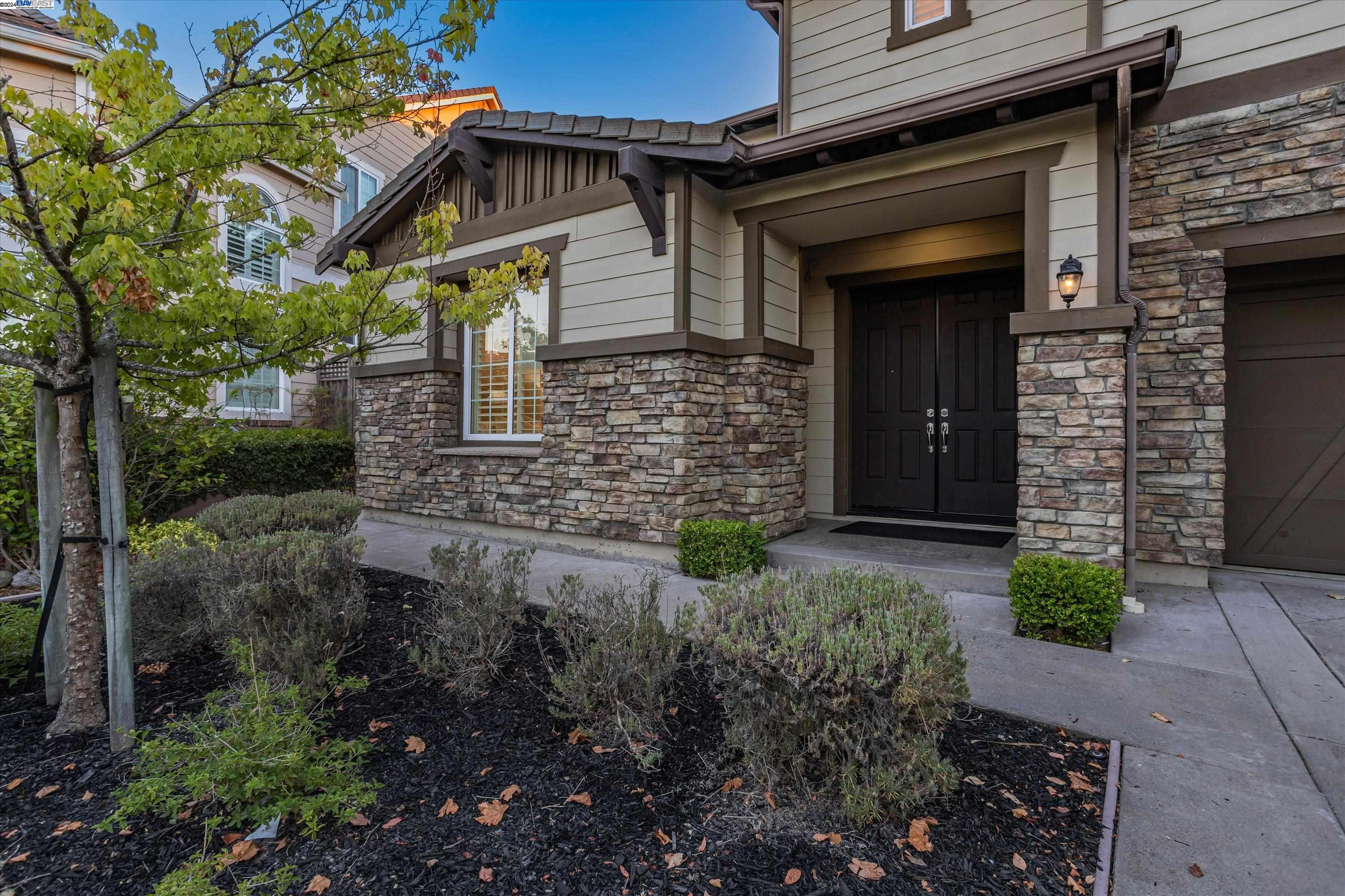 260 Carrick Cir