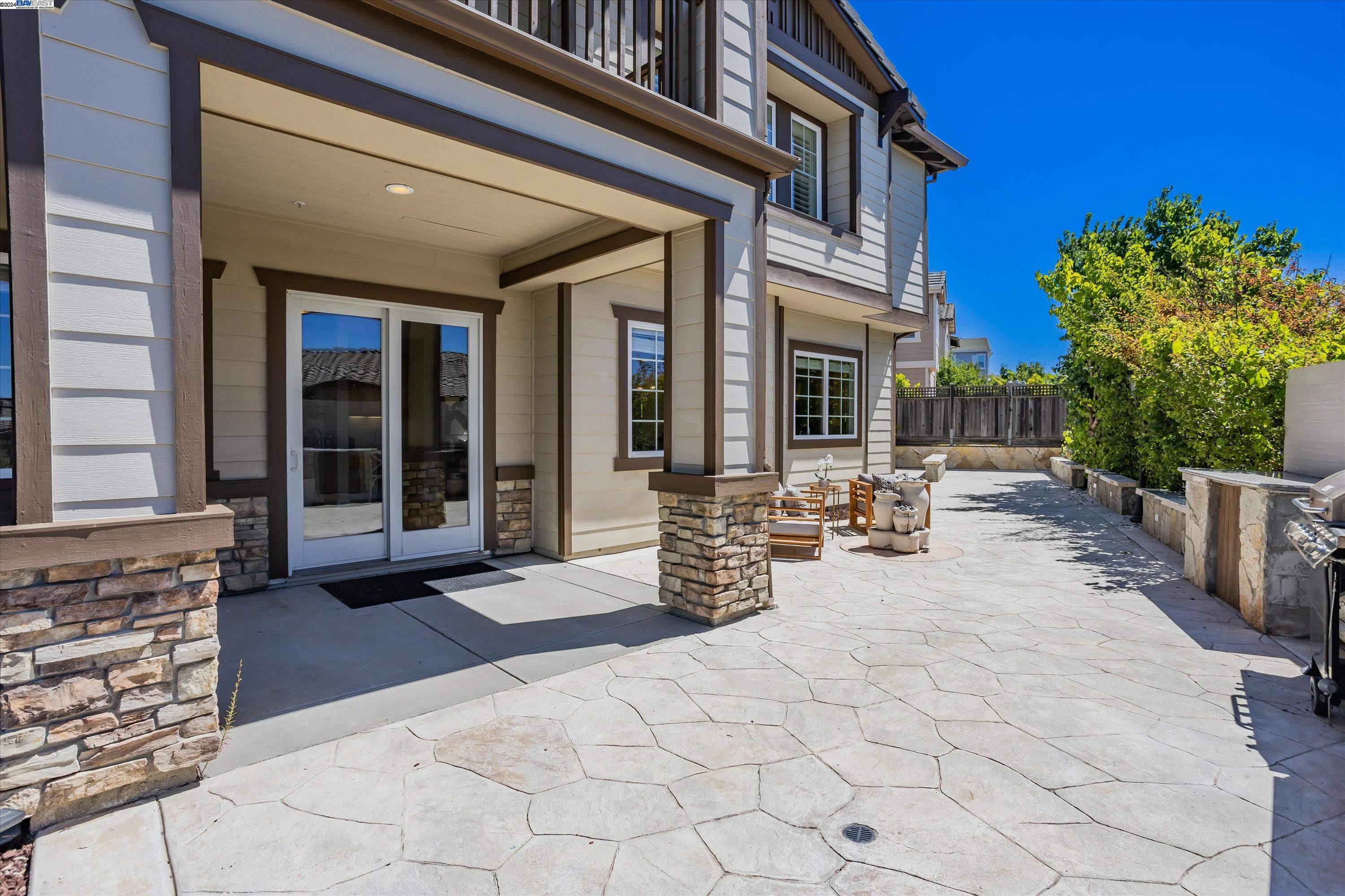 260 Carrick Cir