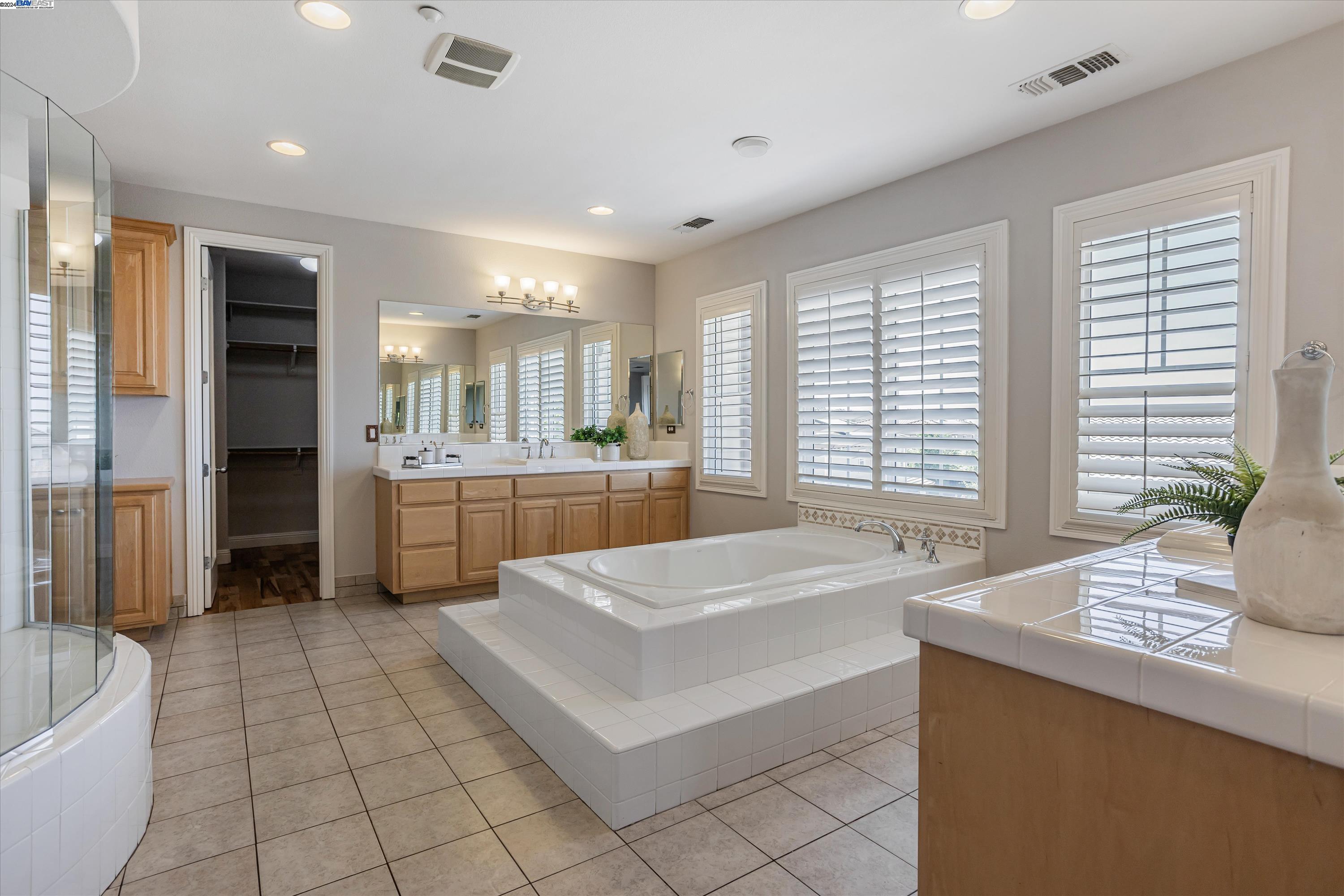 260 Carrick Cir