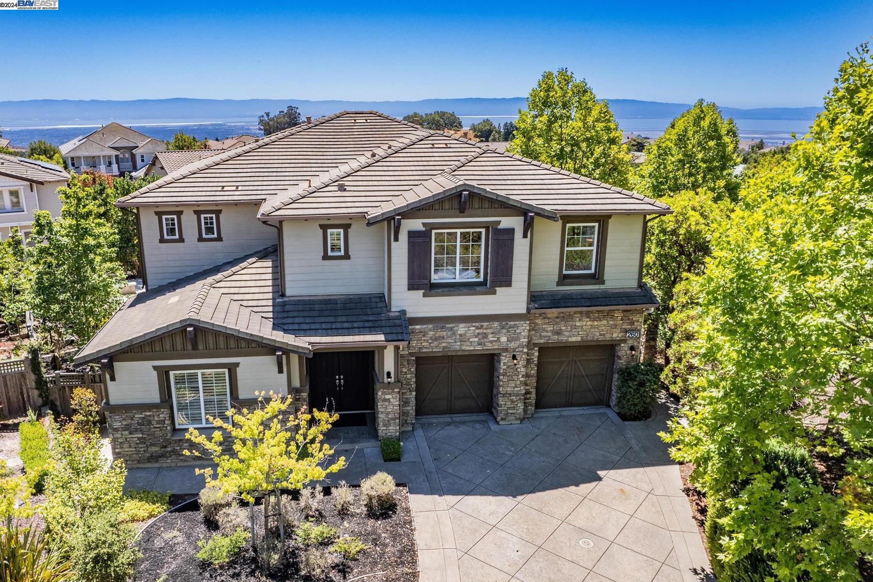 260 Carrick Cir