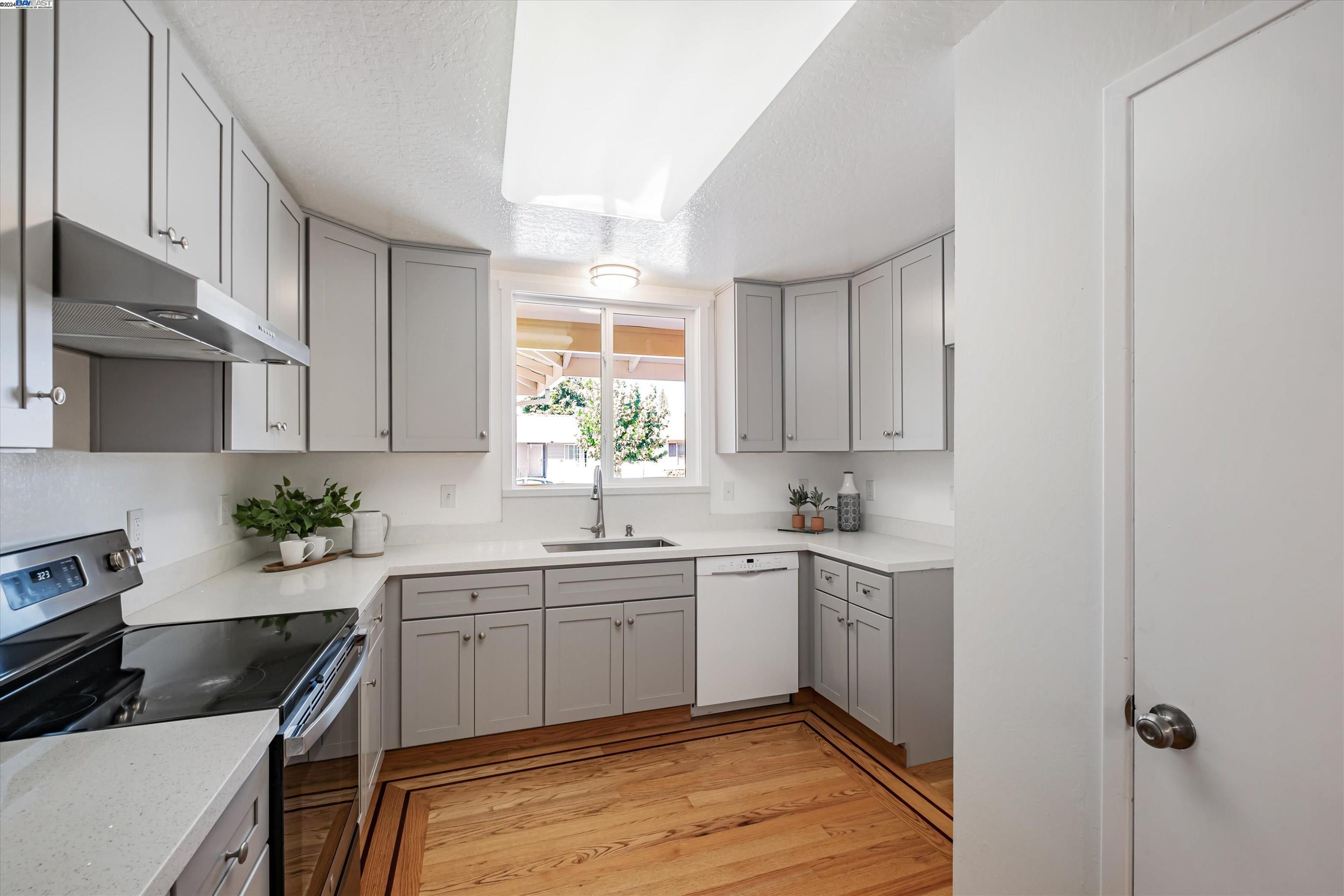 34959 Peco St