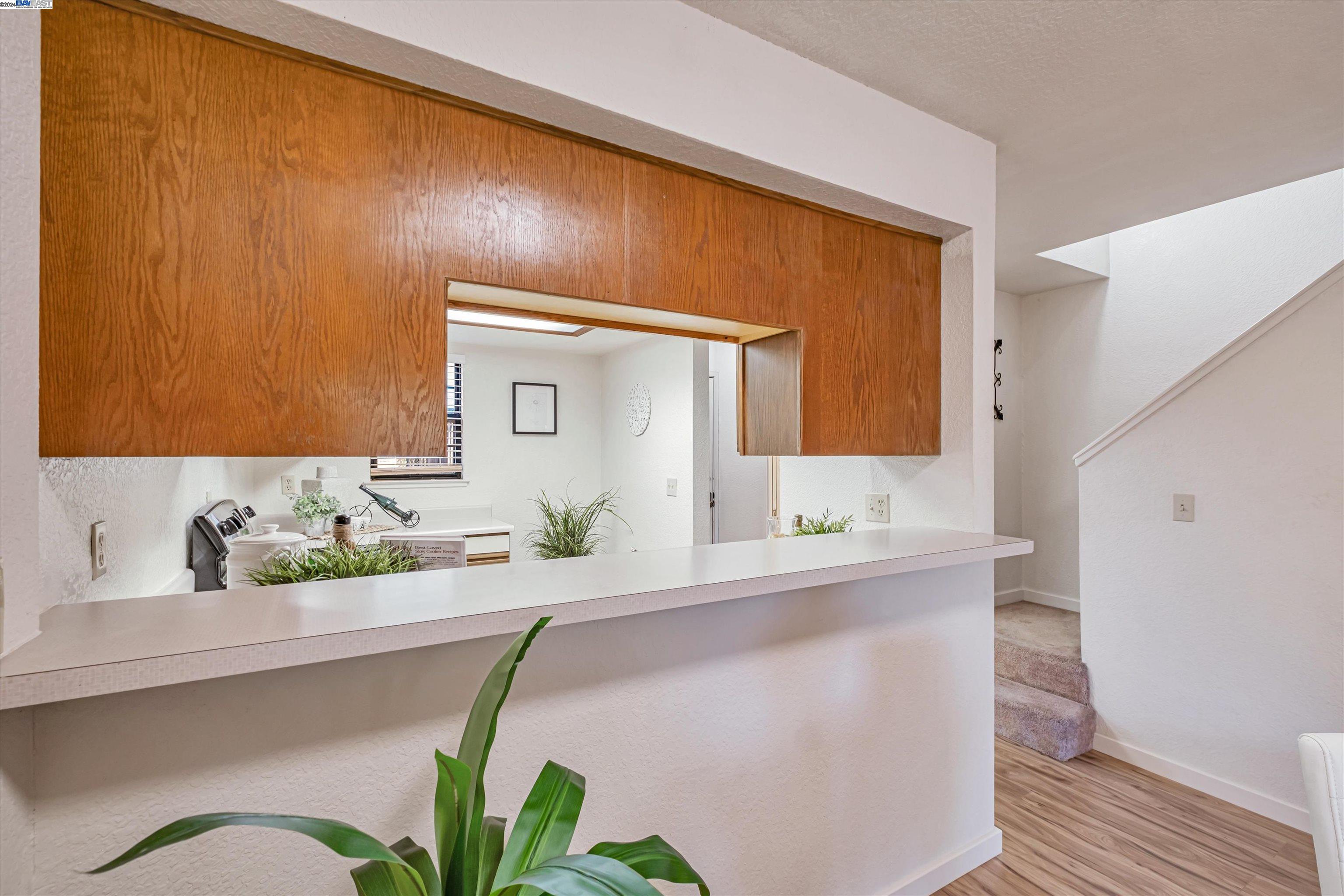 387 Laurel Ave # 6