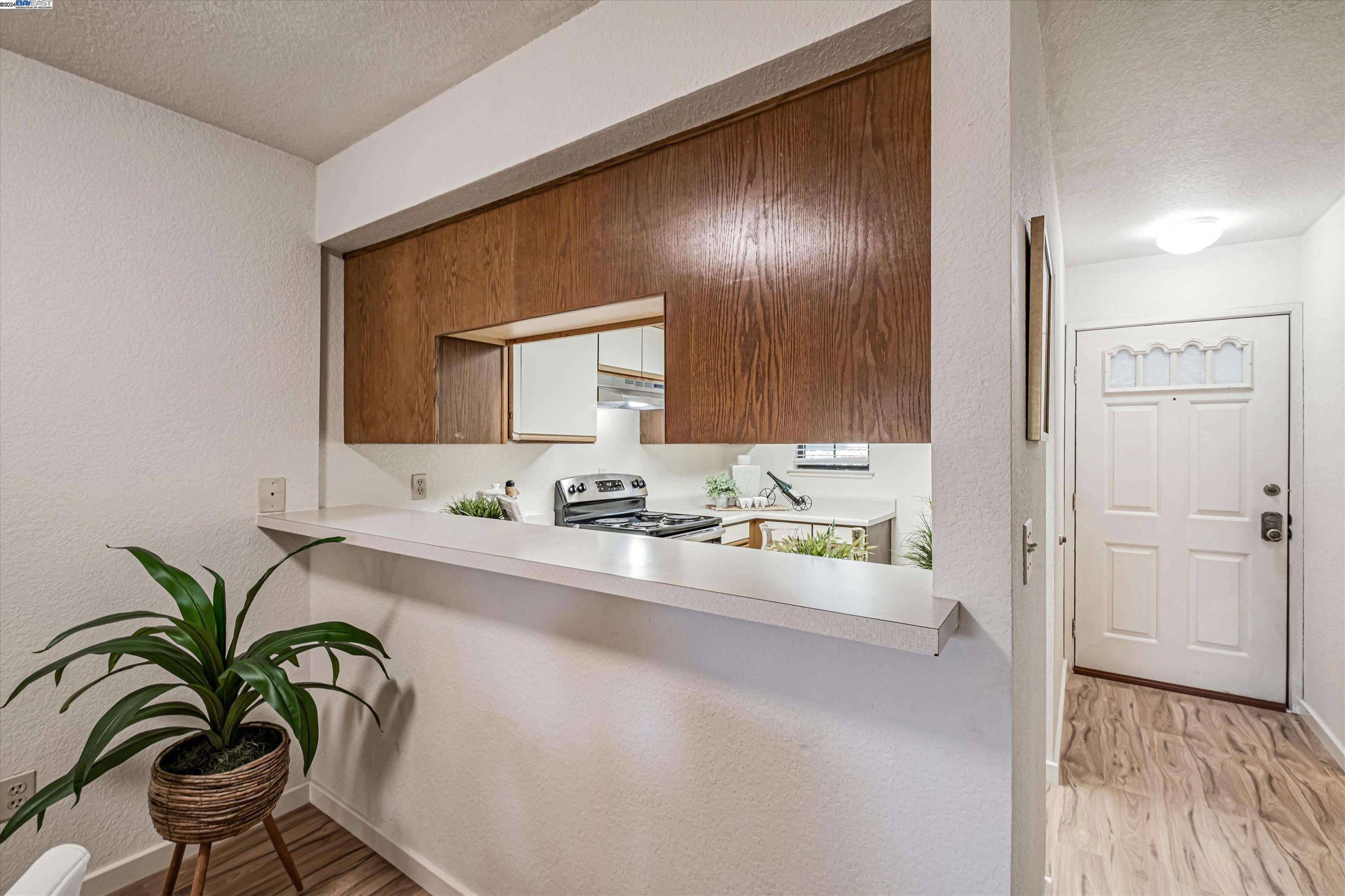 387 Laurel Ave # 6