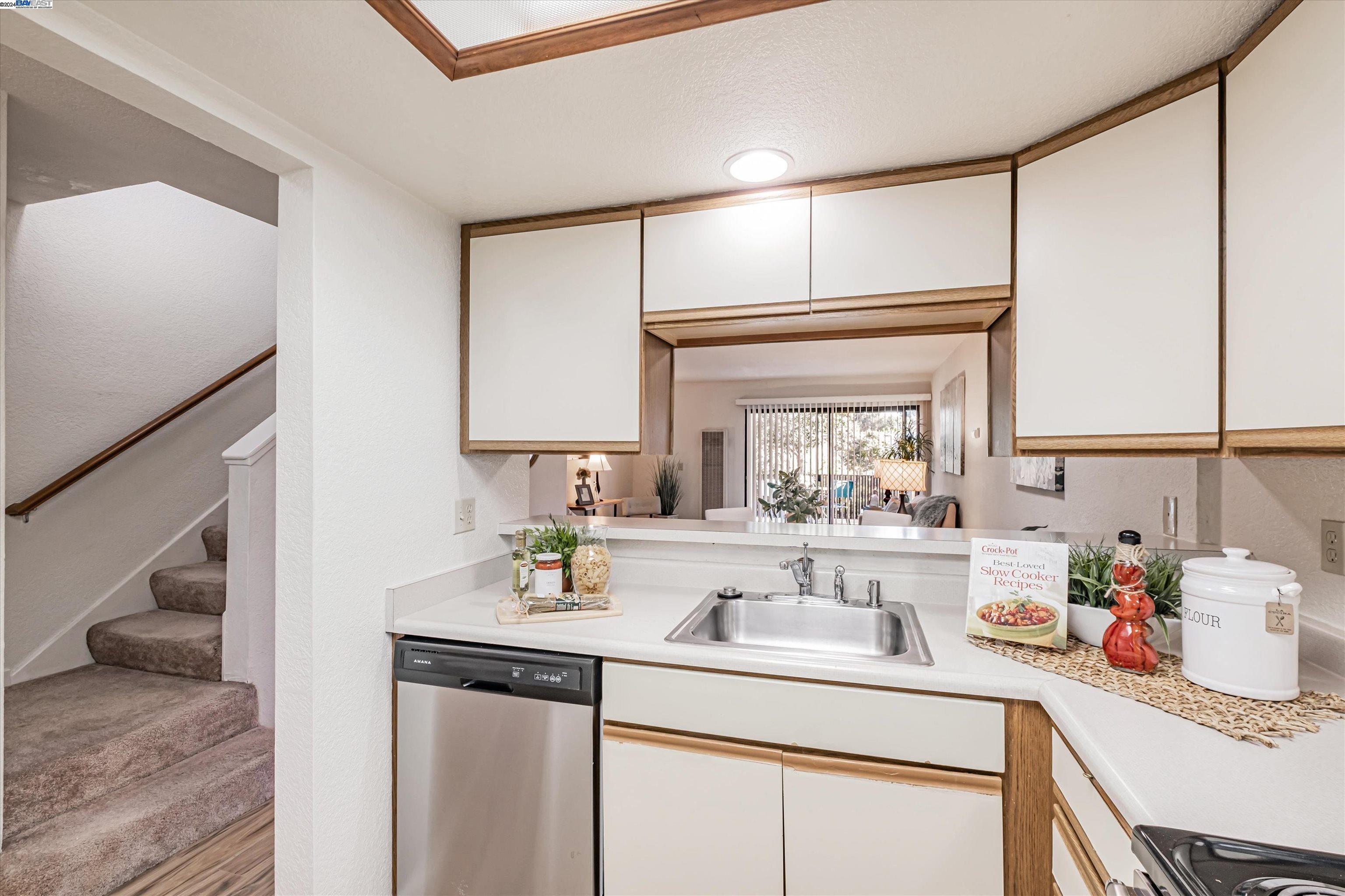 387 Laurel Ave # 6
