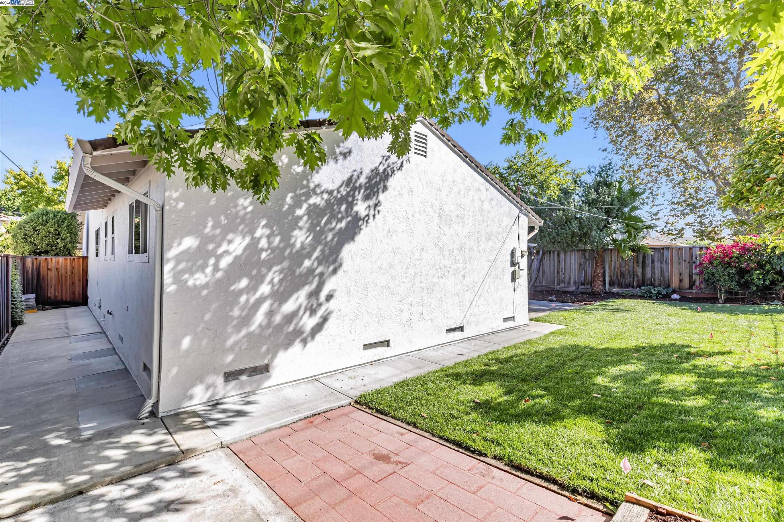 41335 Apricot Ln