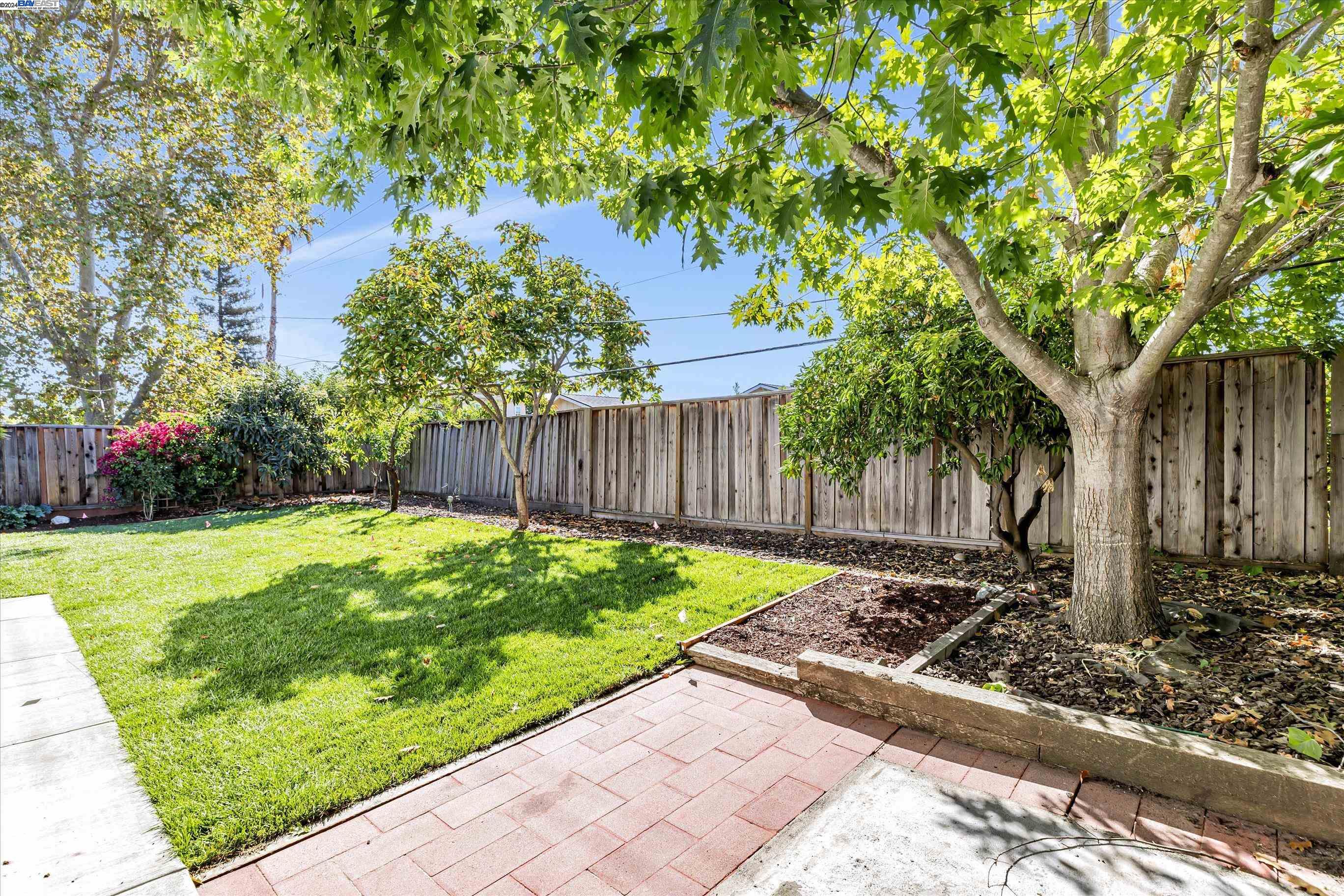 41335 Apricot Ln