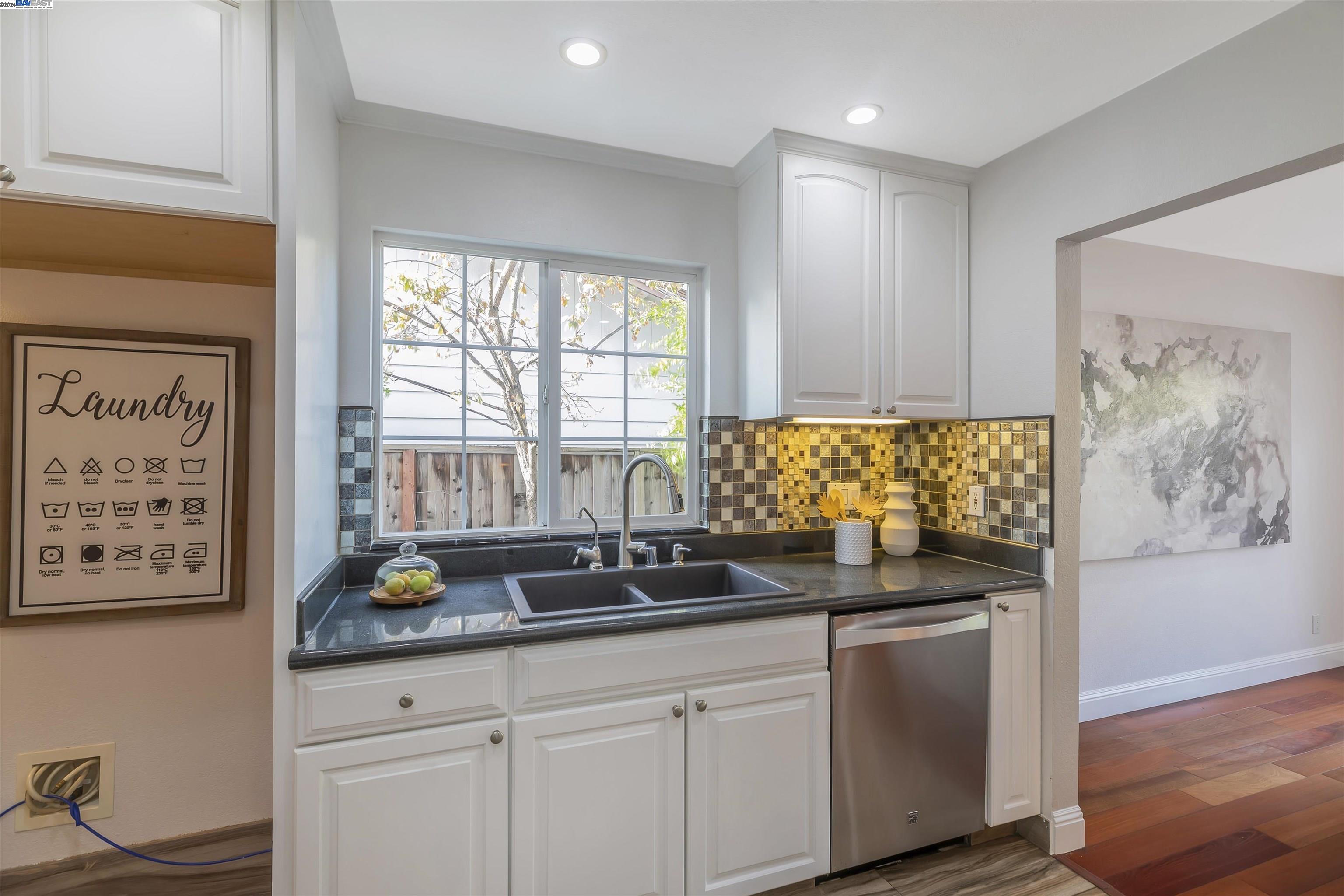 270 Carmelita Pl