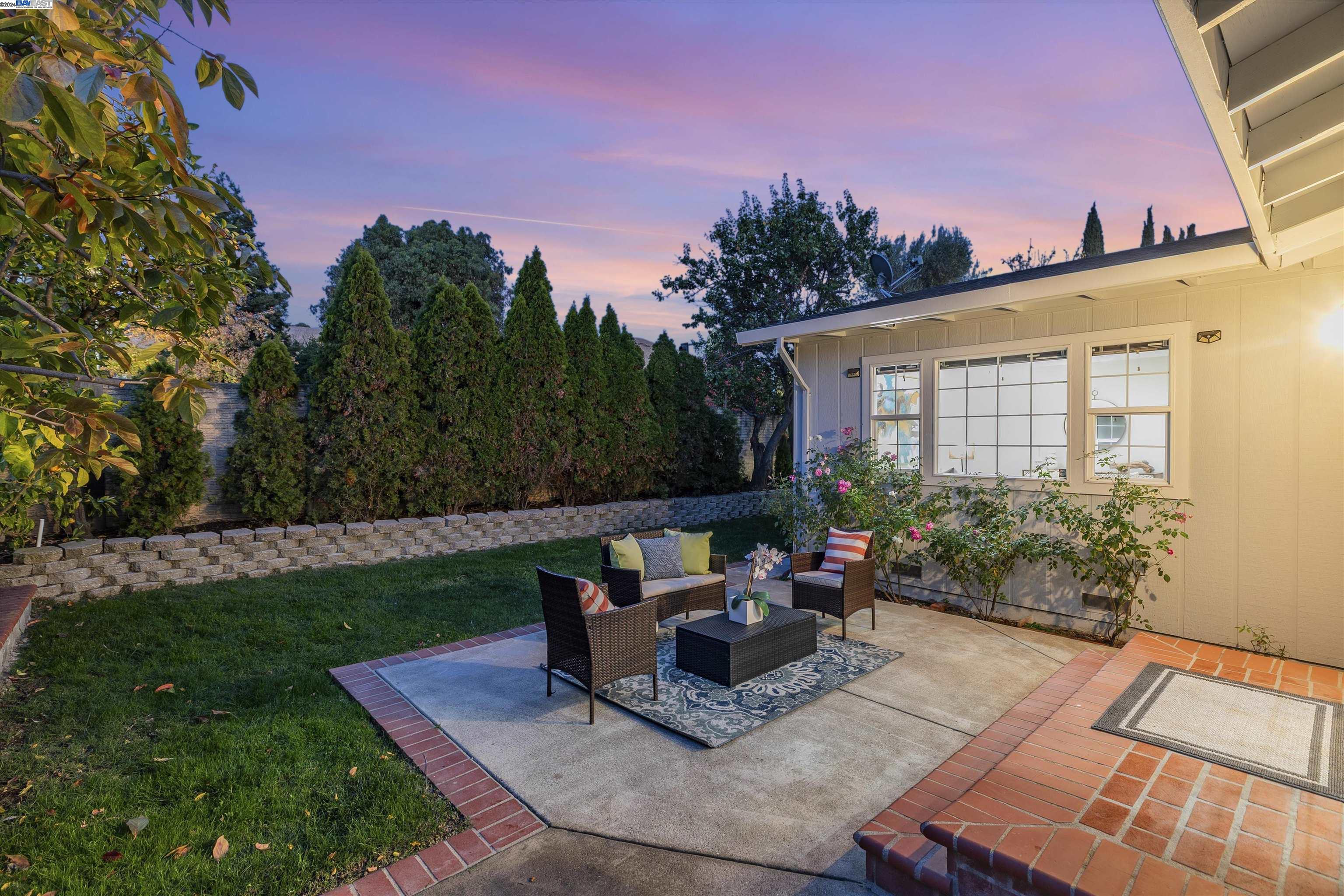 270 Carmelita Pl