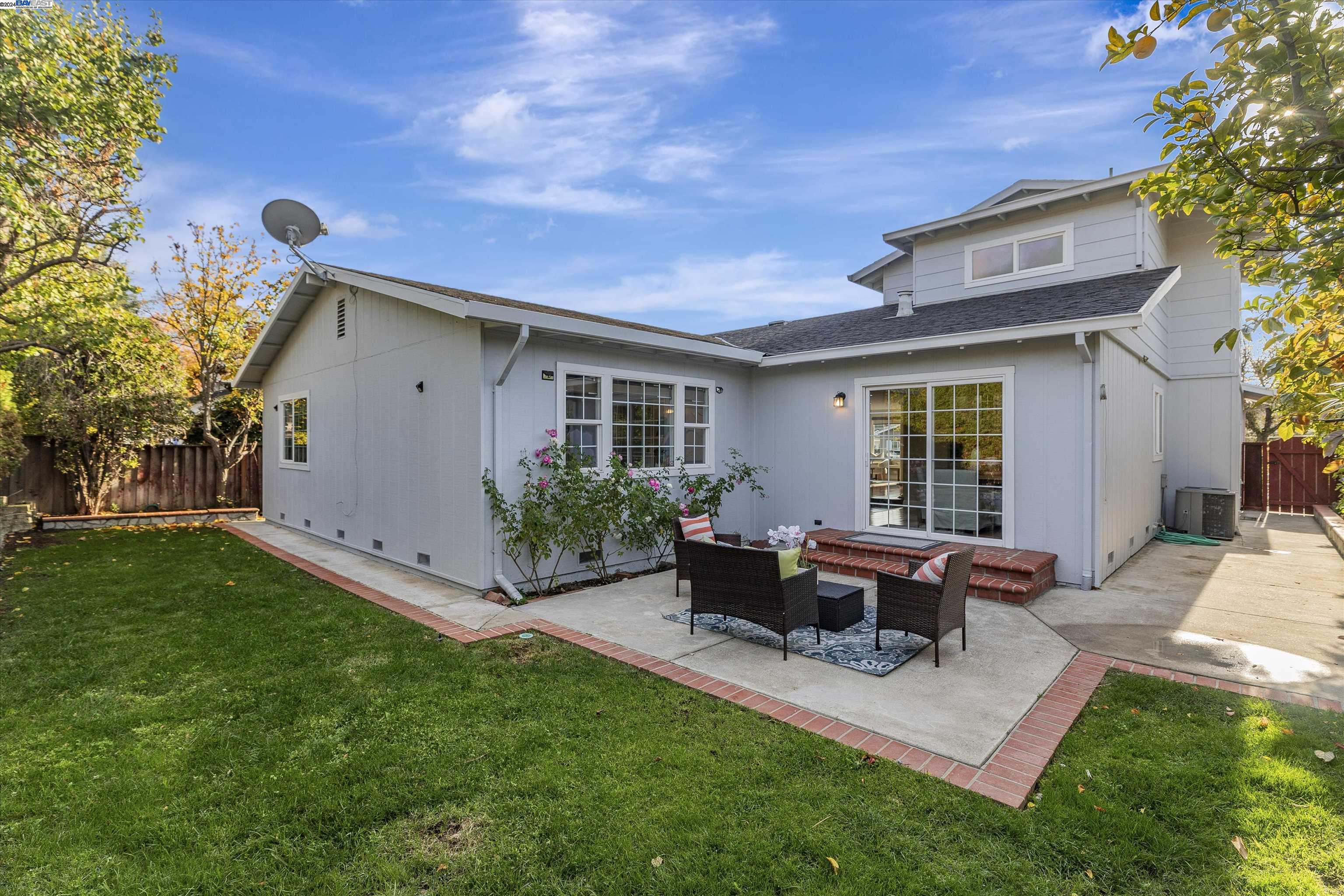 270 Carmelita Pl