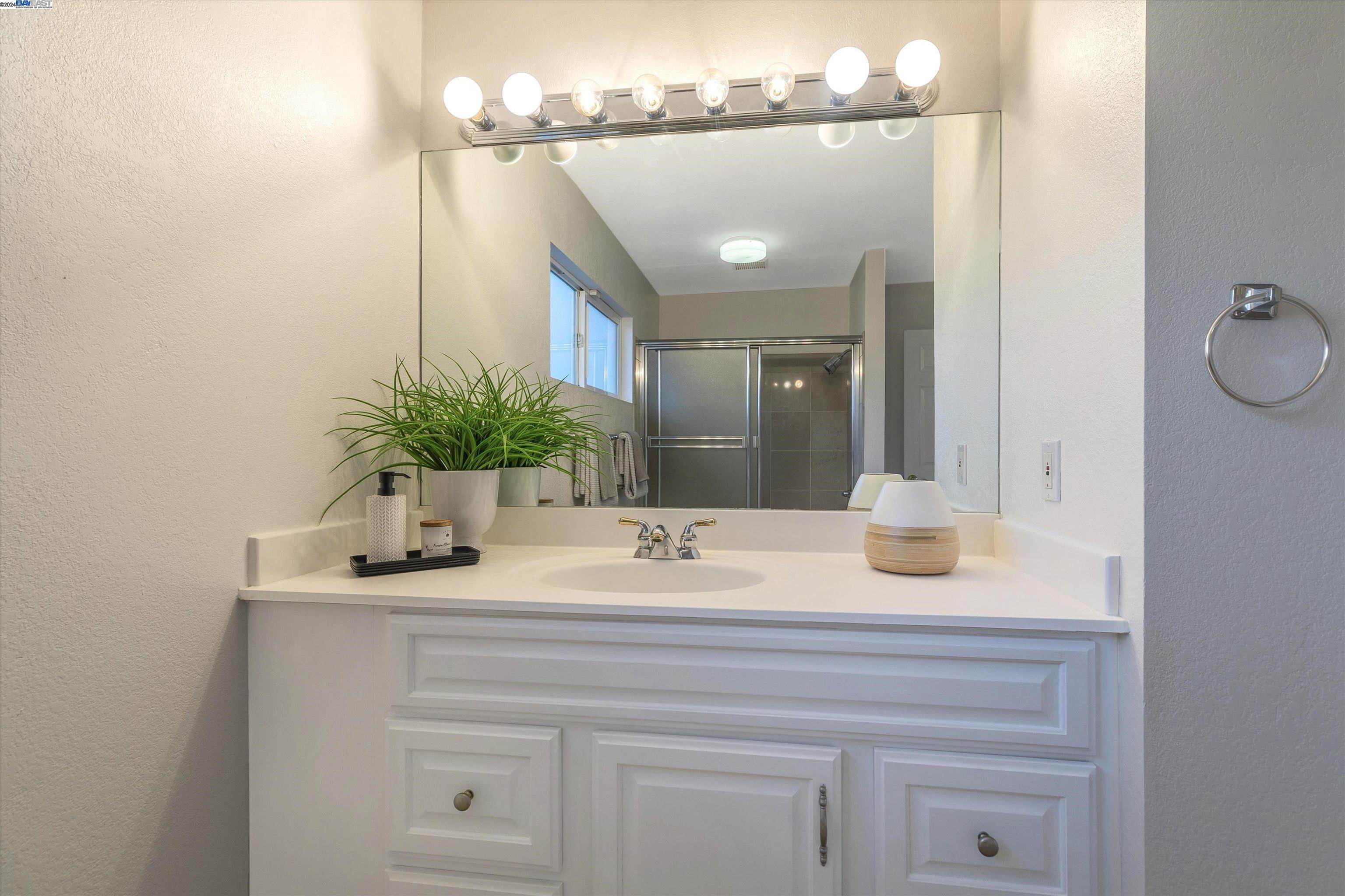 270 Carmelita Pl