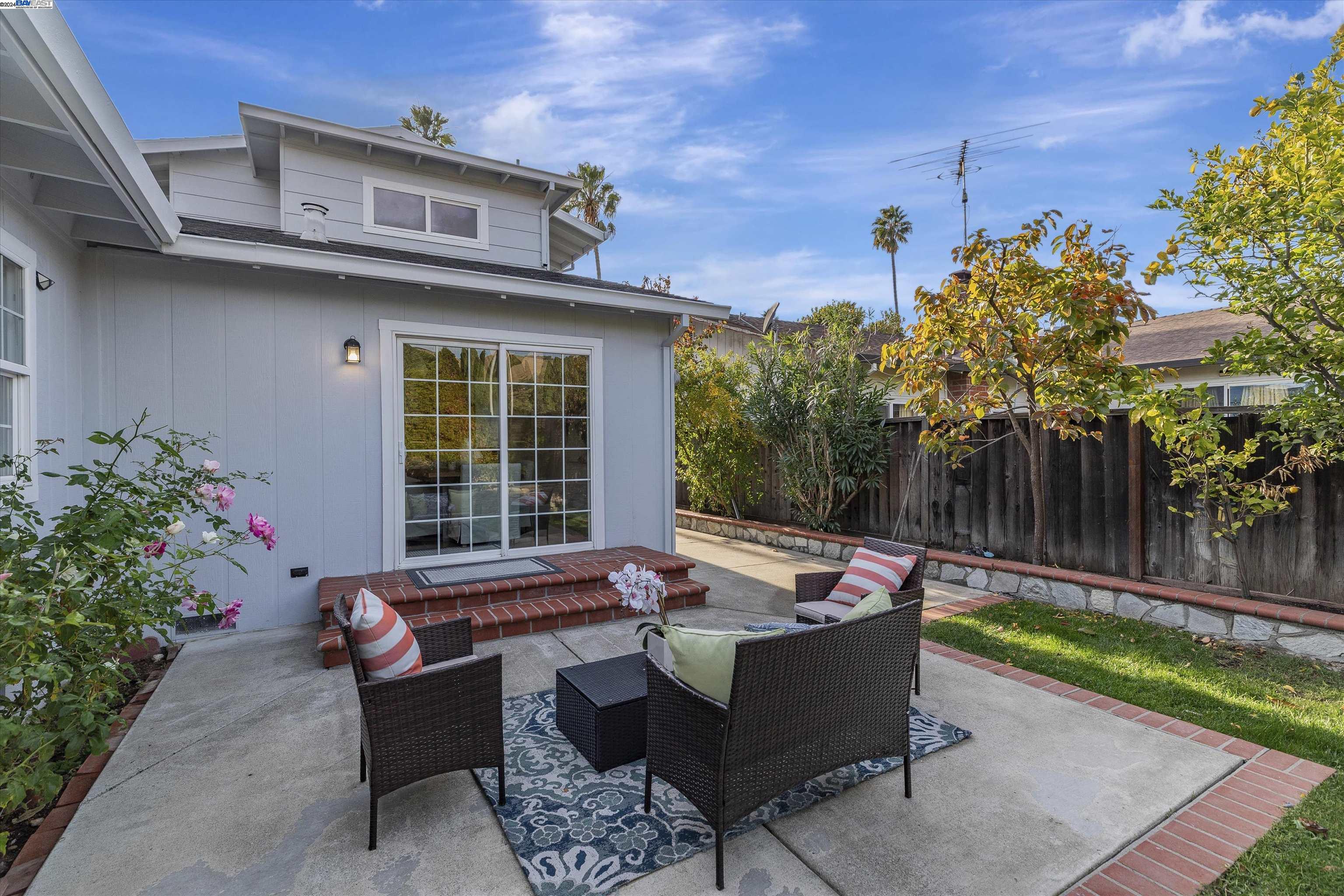270 Carmelita Pl