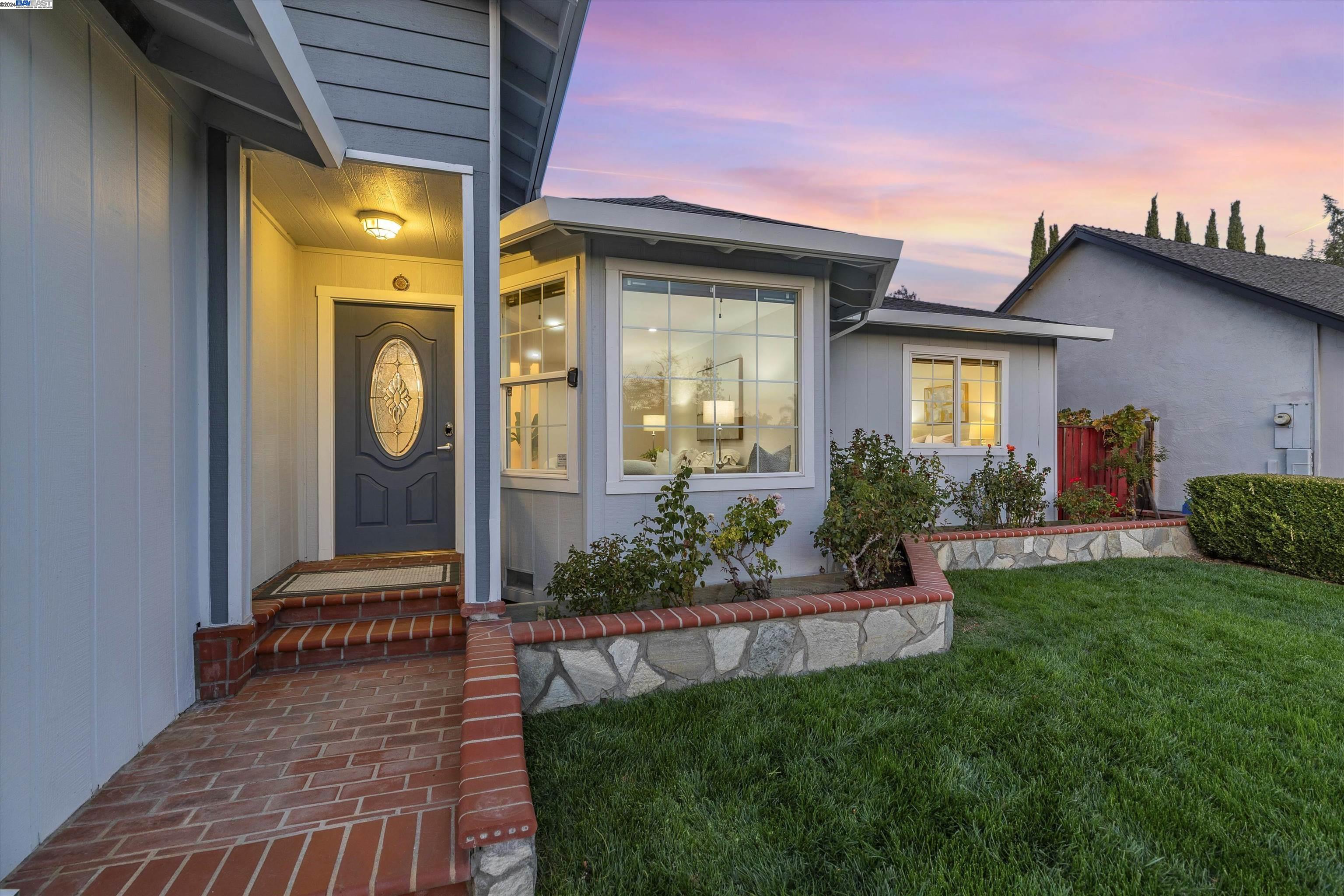 270 Carmelita Pl