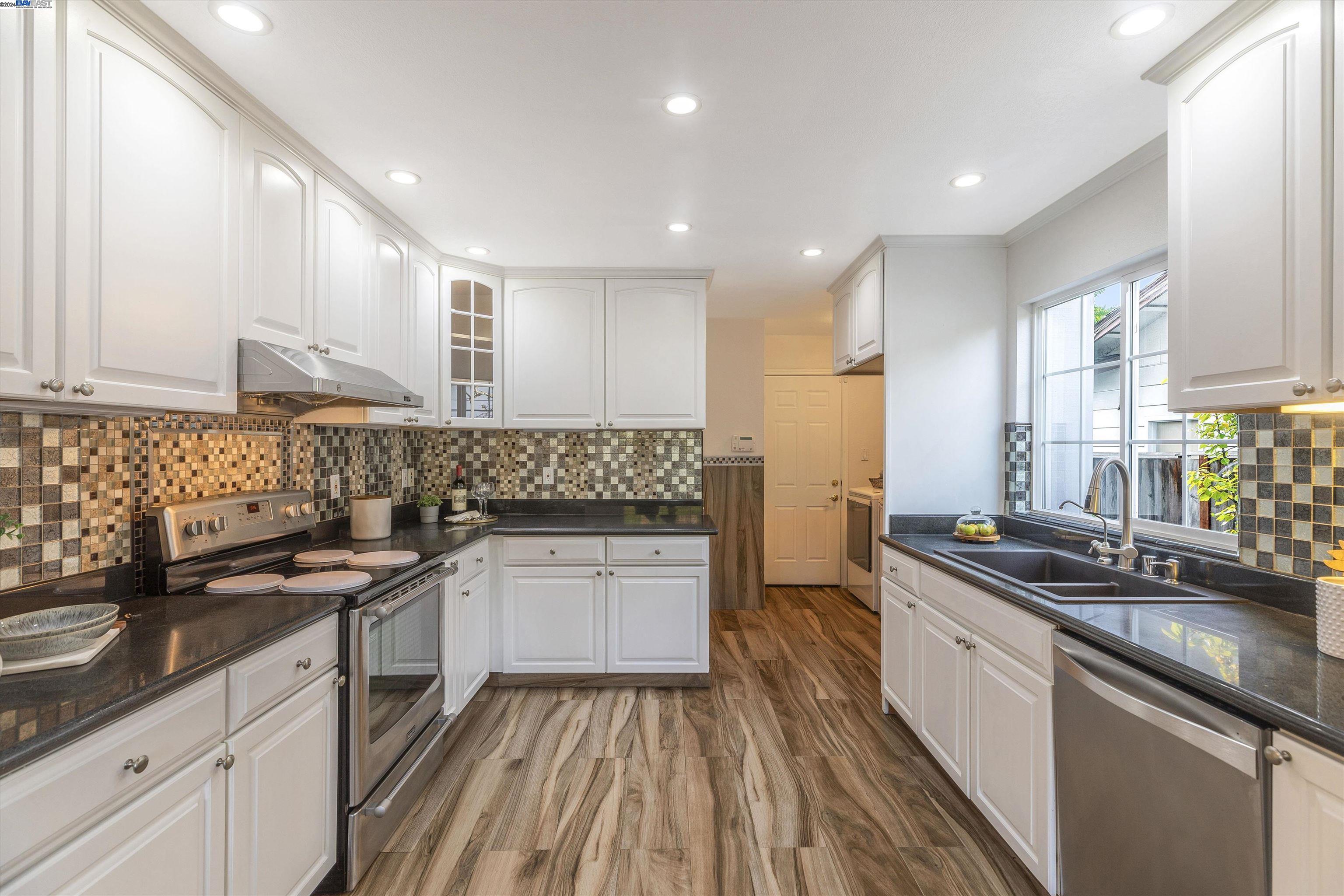 270 Carmelita Pl