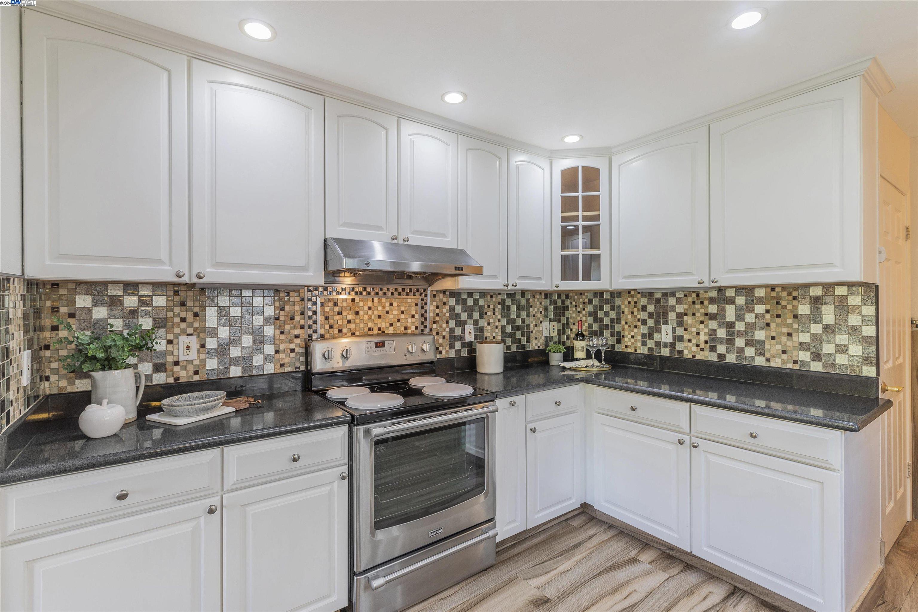 270 Carmelita Pl