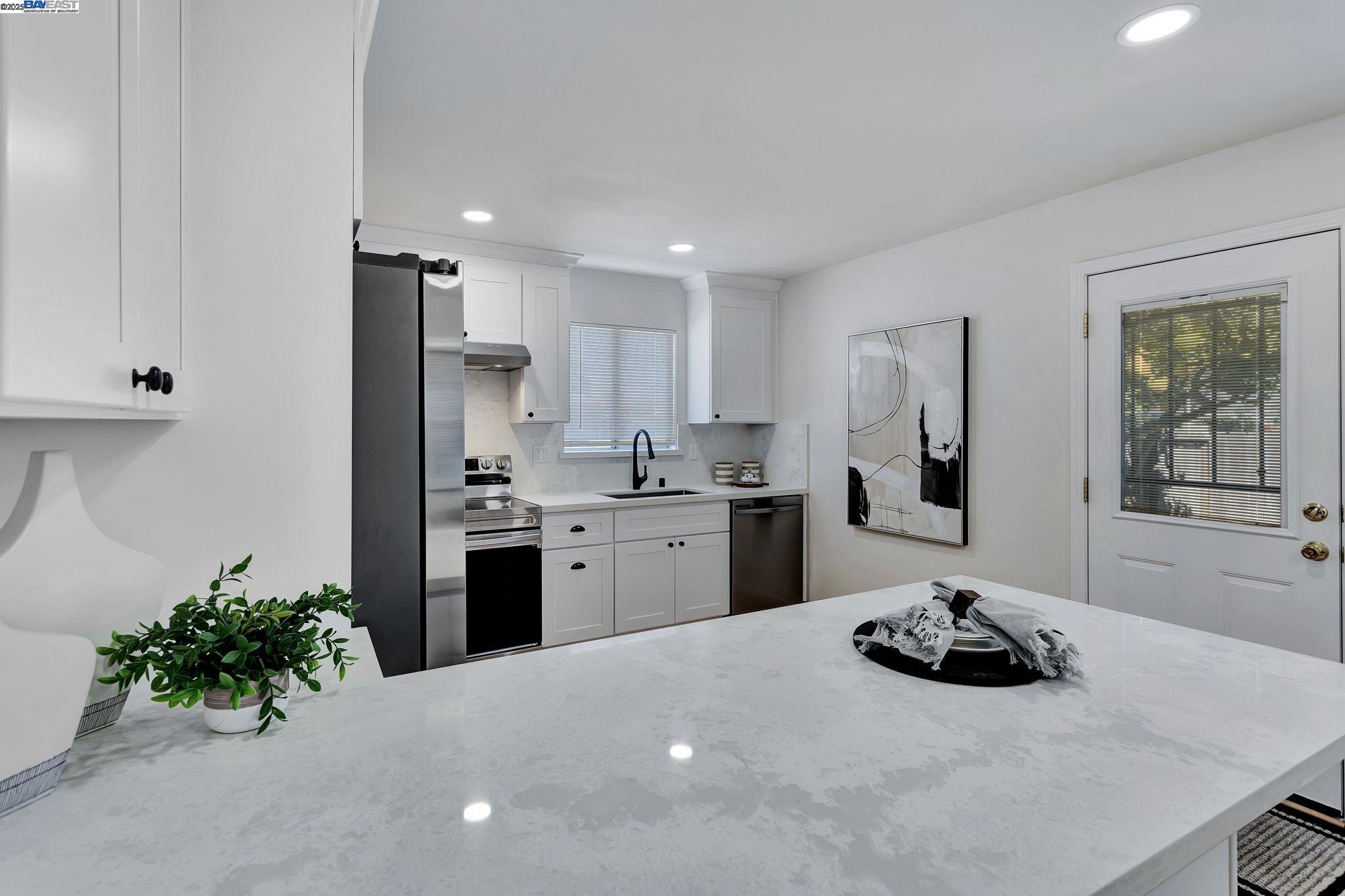 102 Poppy Ct