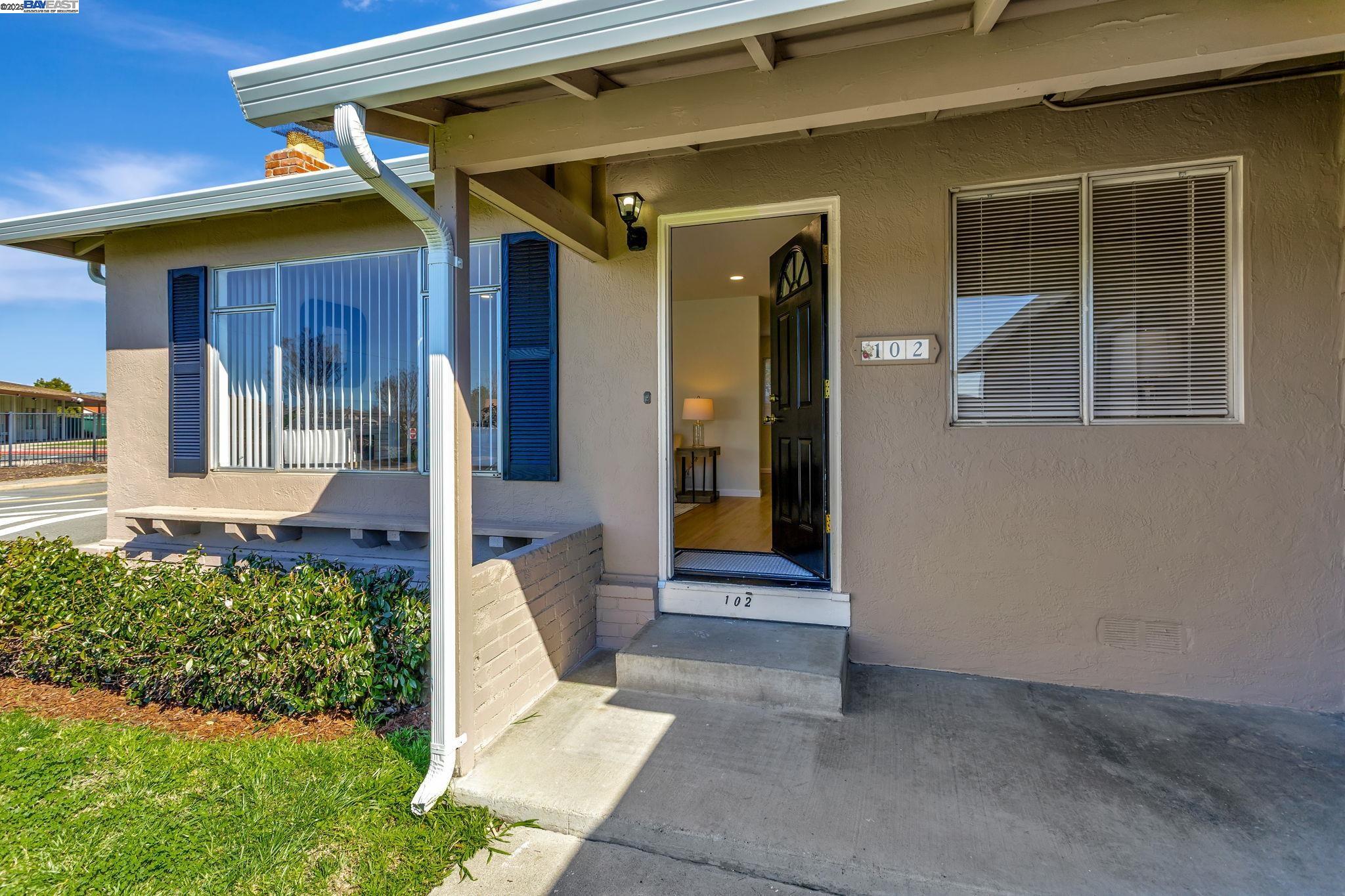 102 Poppy Ct