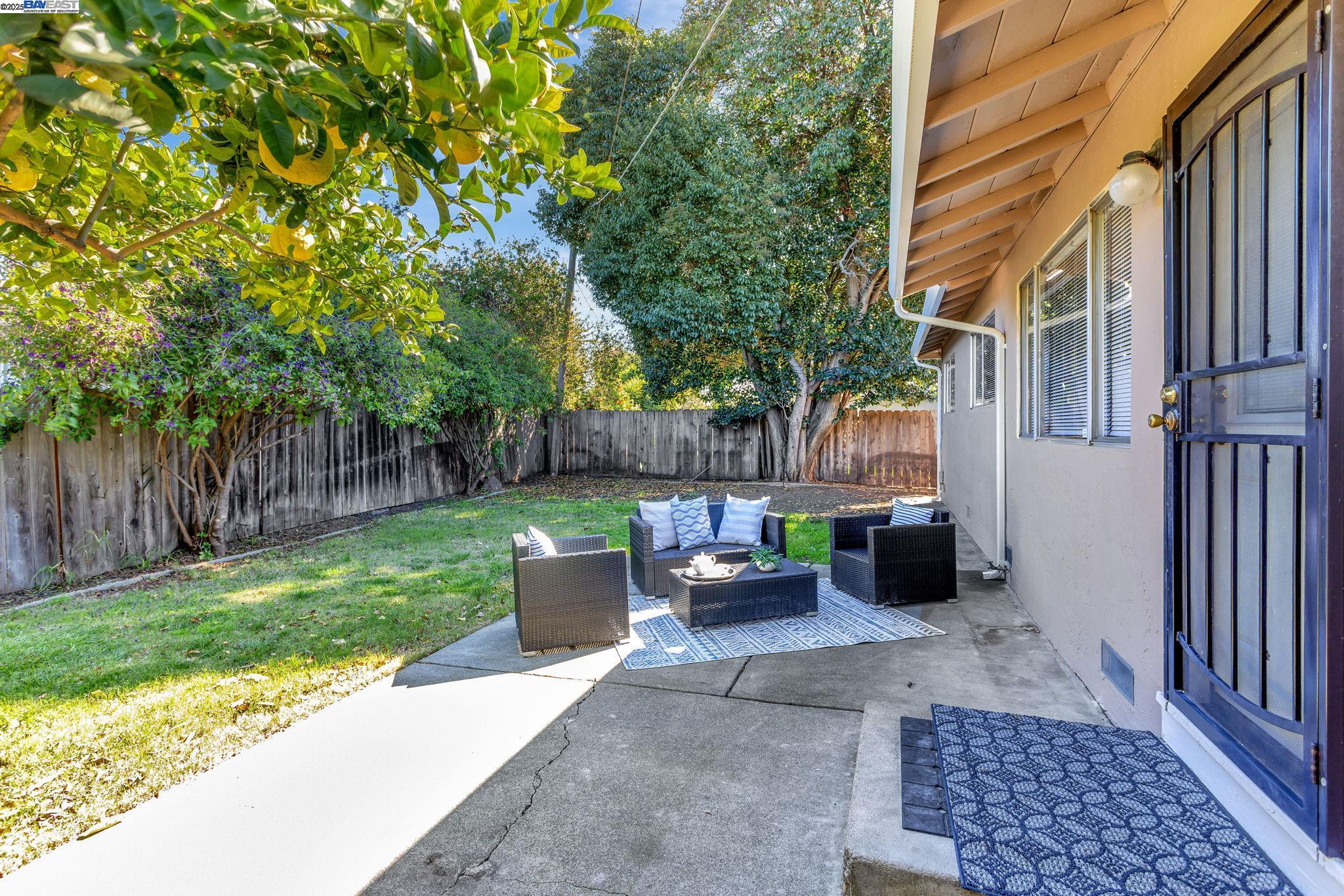 102 Poppy Ct
