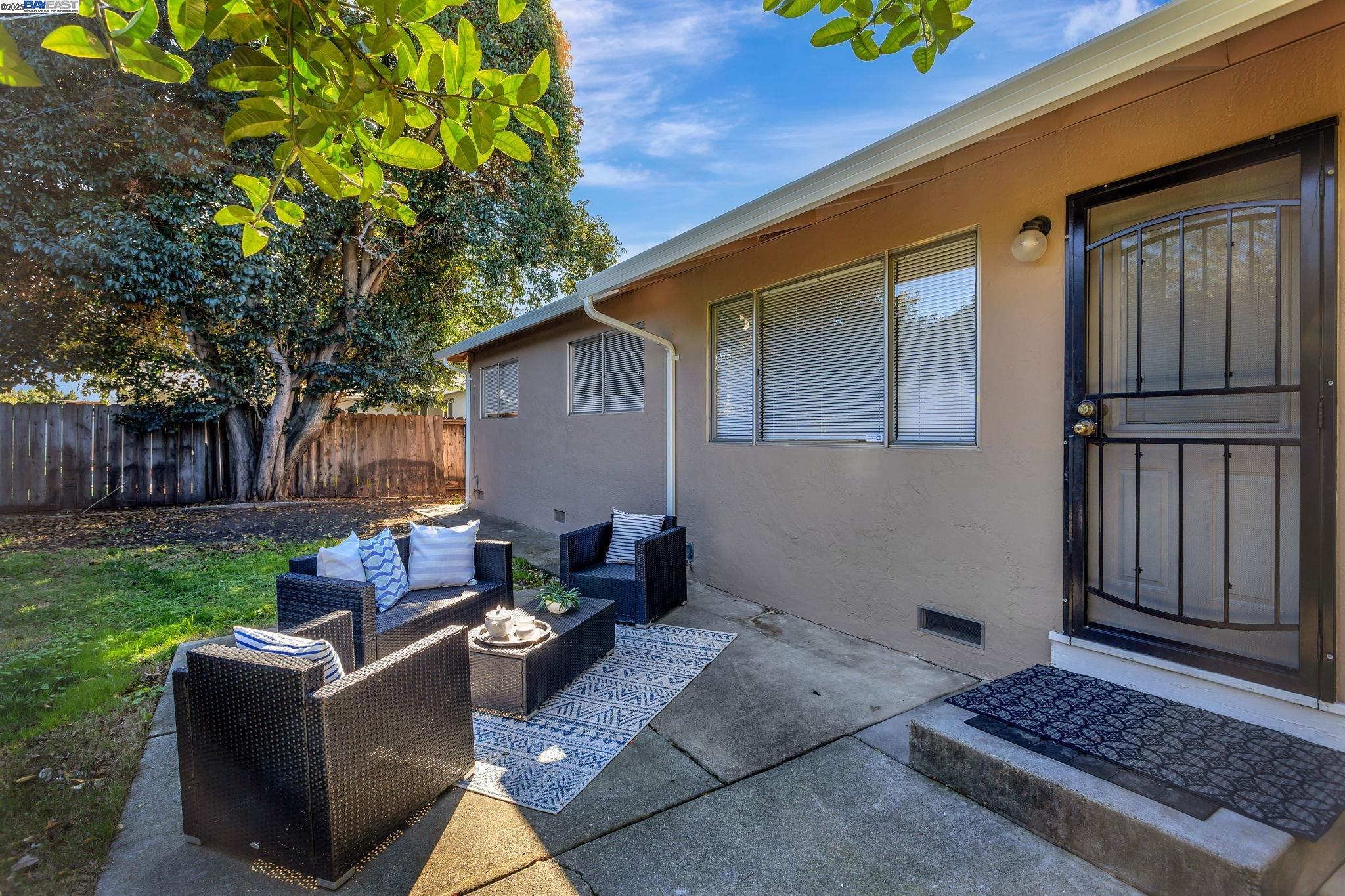 102 Poppy Ct