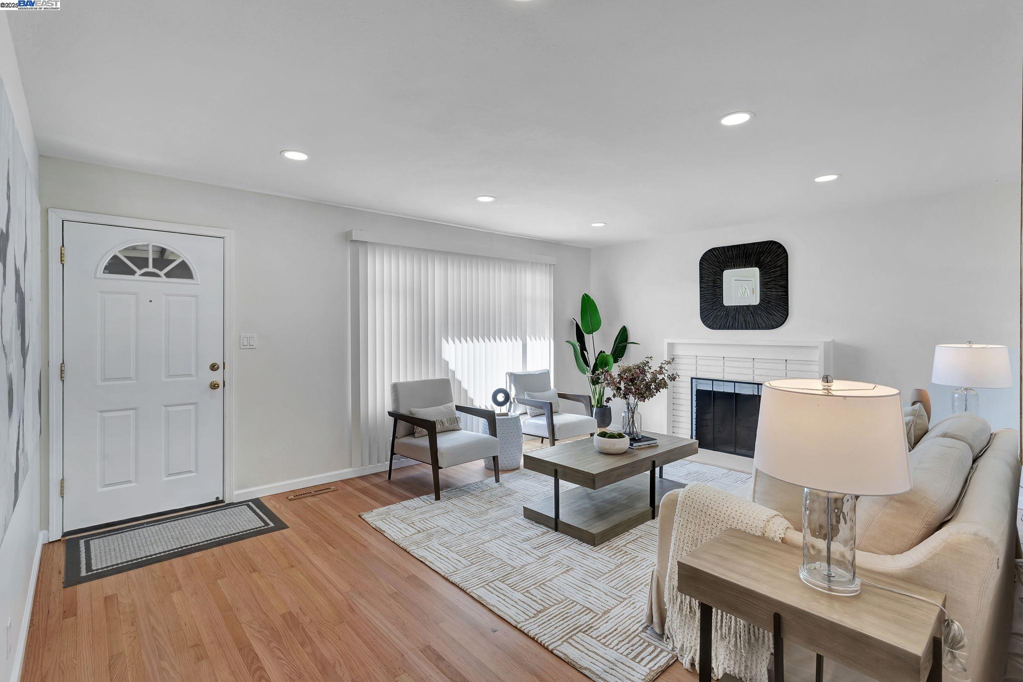 102 Poppy Ct