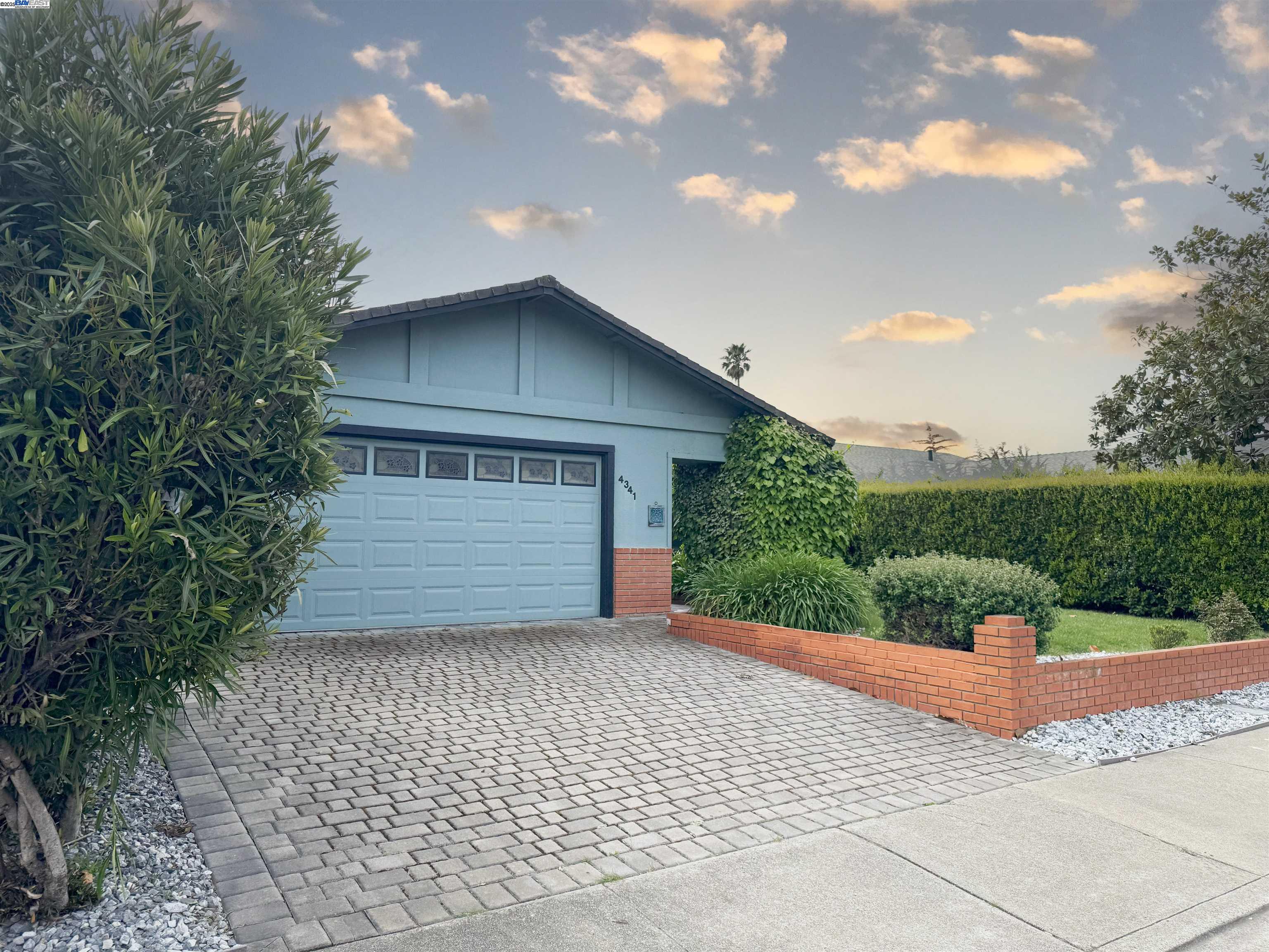 4341 Queen Anne Dr