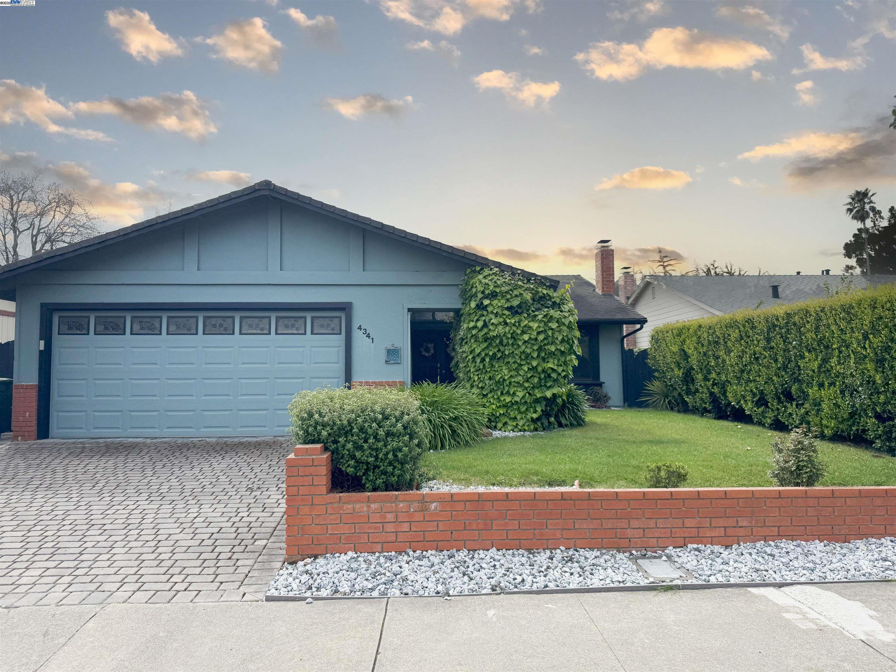 4341 Queen Anne Dr