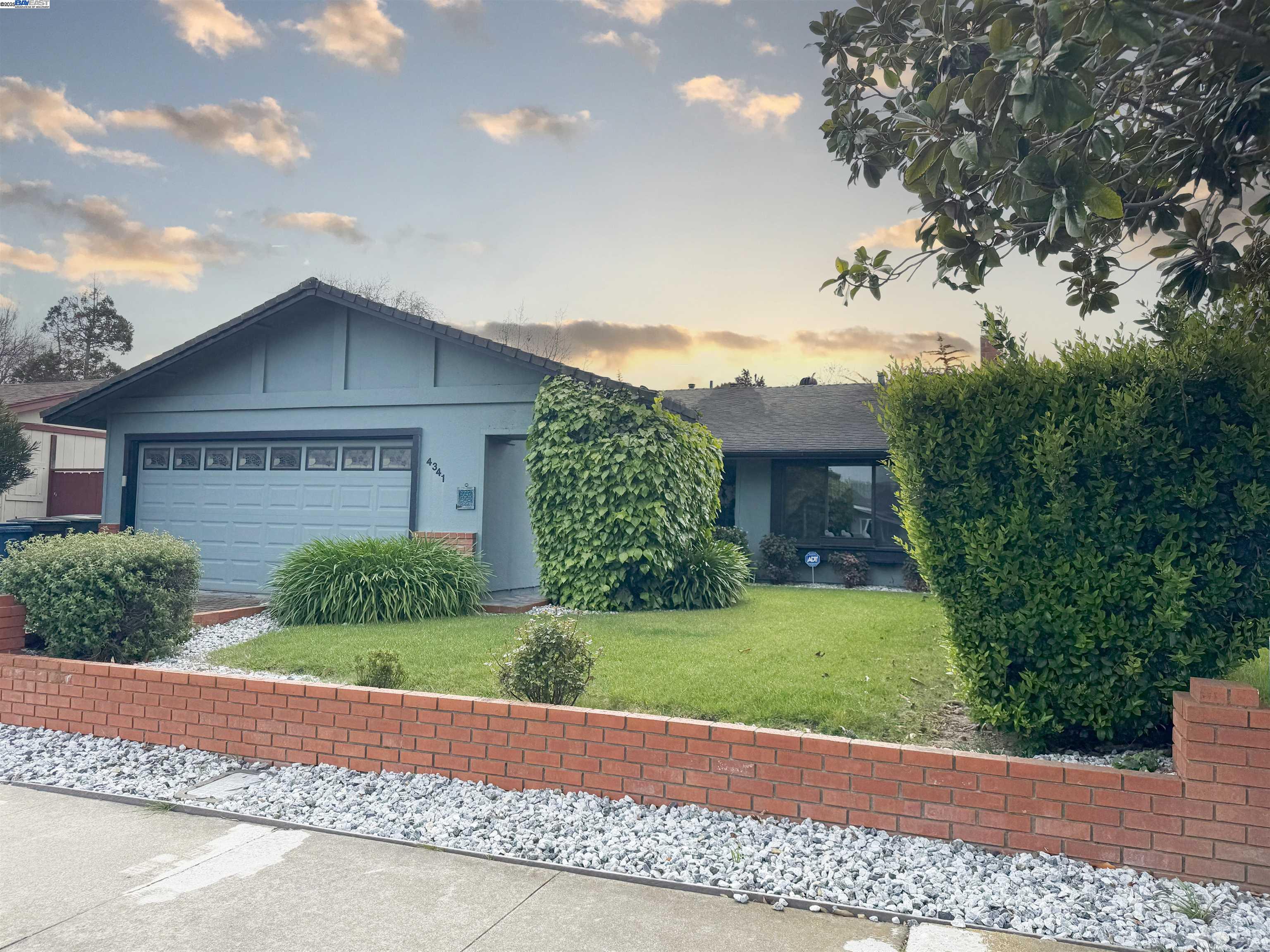 4341 Queen Anne Dr