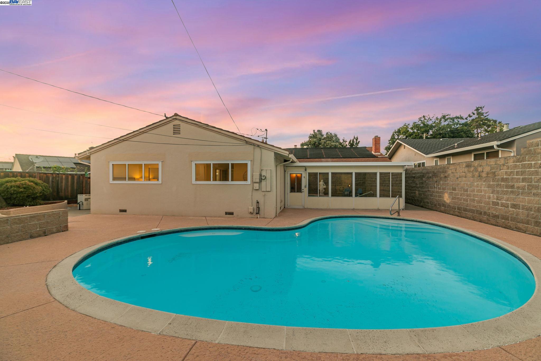 41519 Apricot Ln