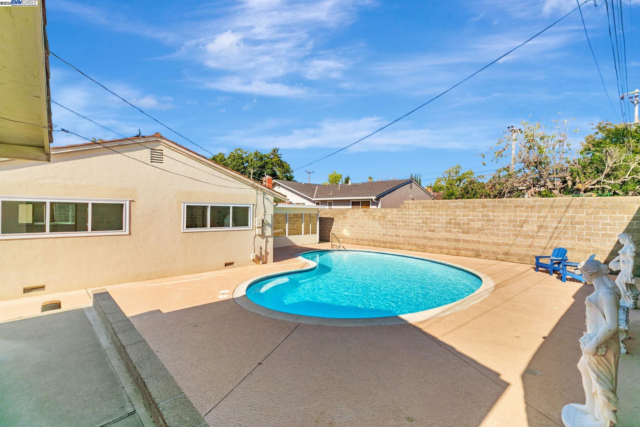 41519 Apricot Ln