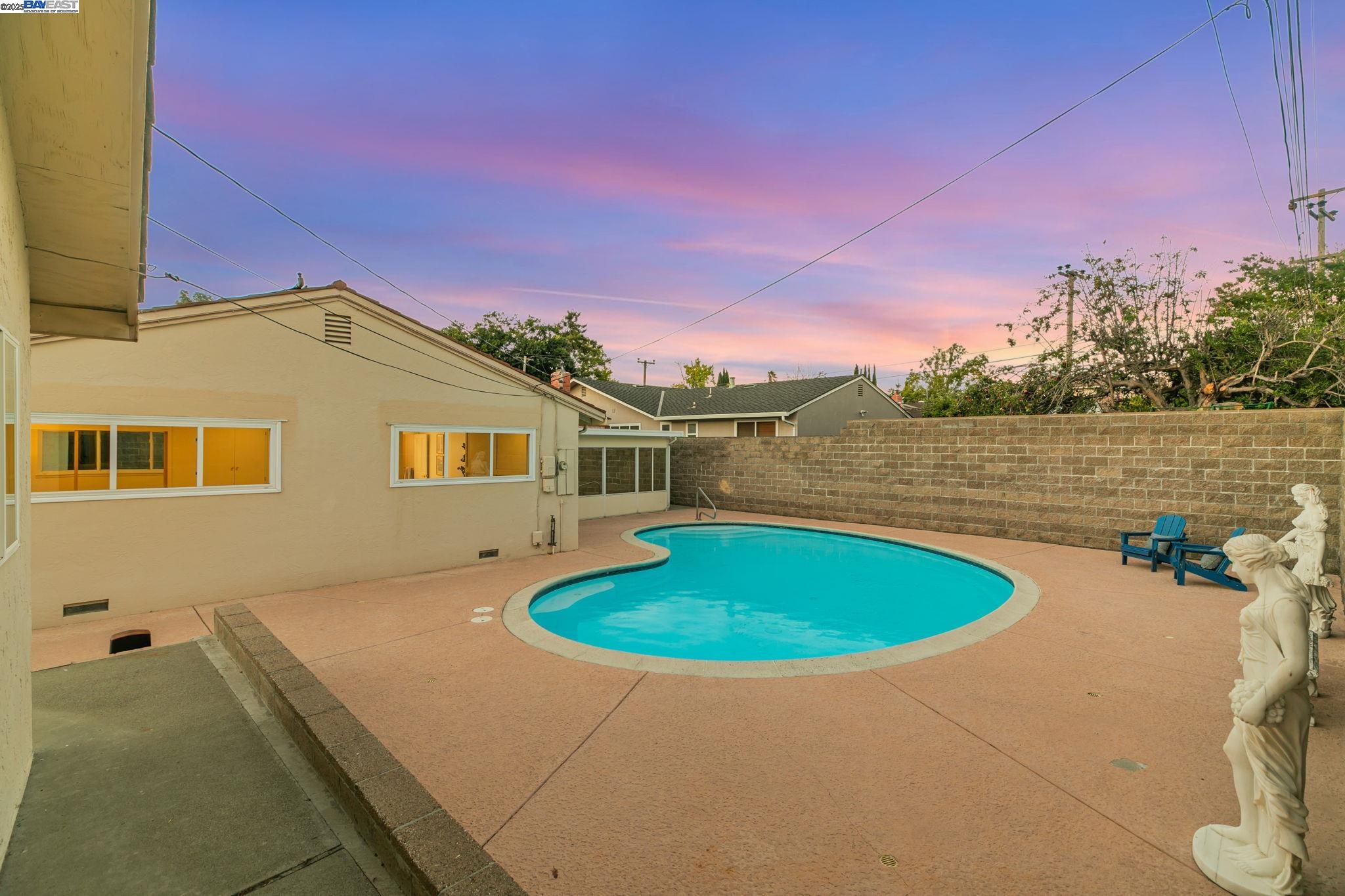 41519 Apricot Ln