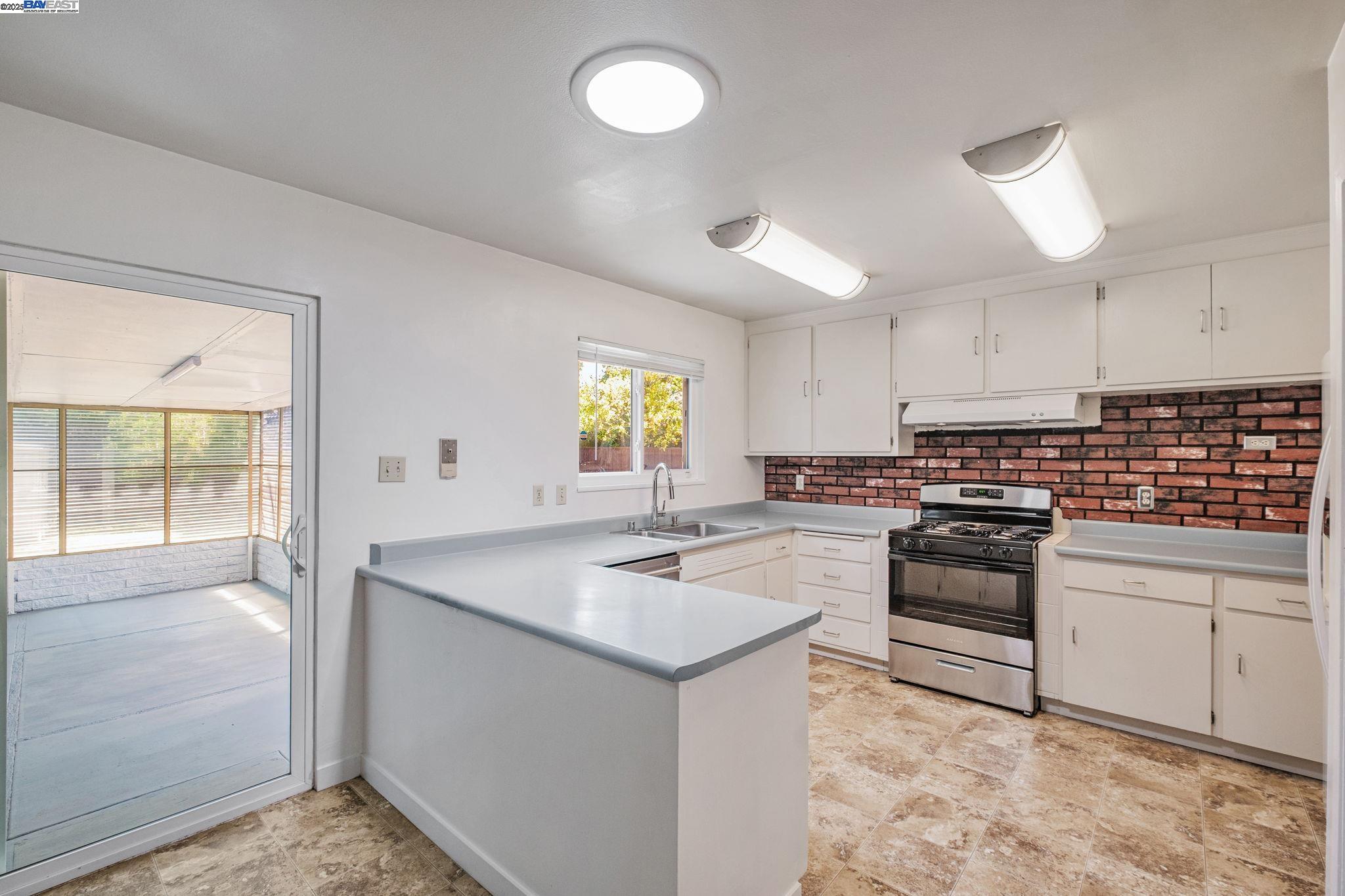 26294 Dodge Ave