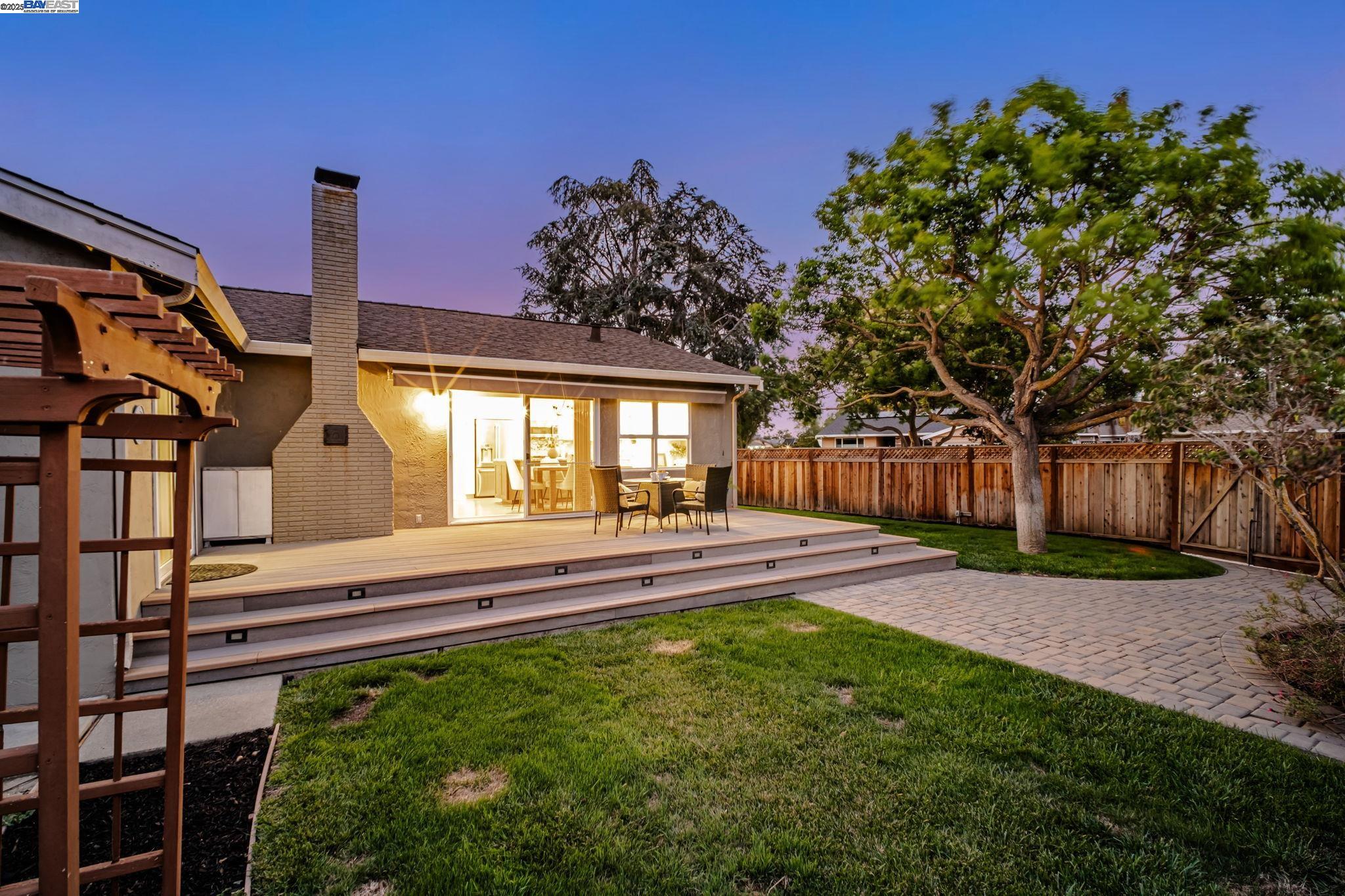 35280 Farnham Dr