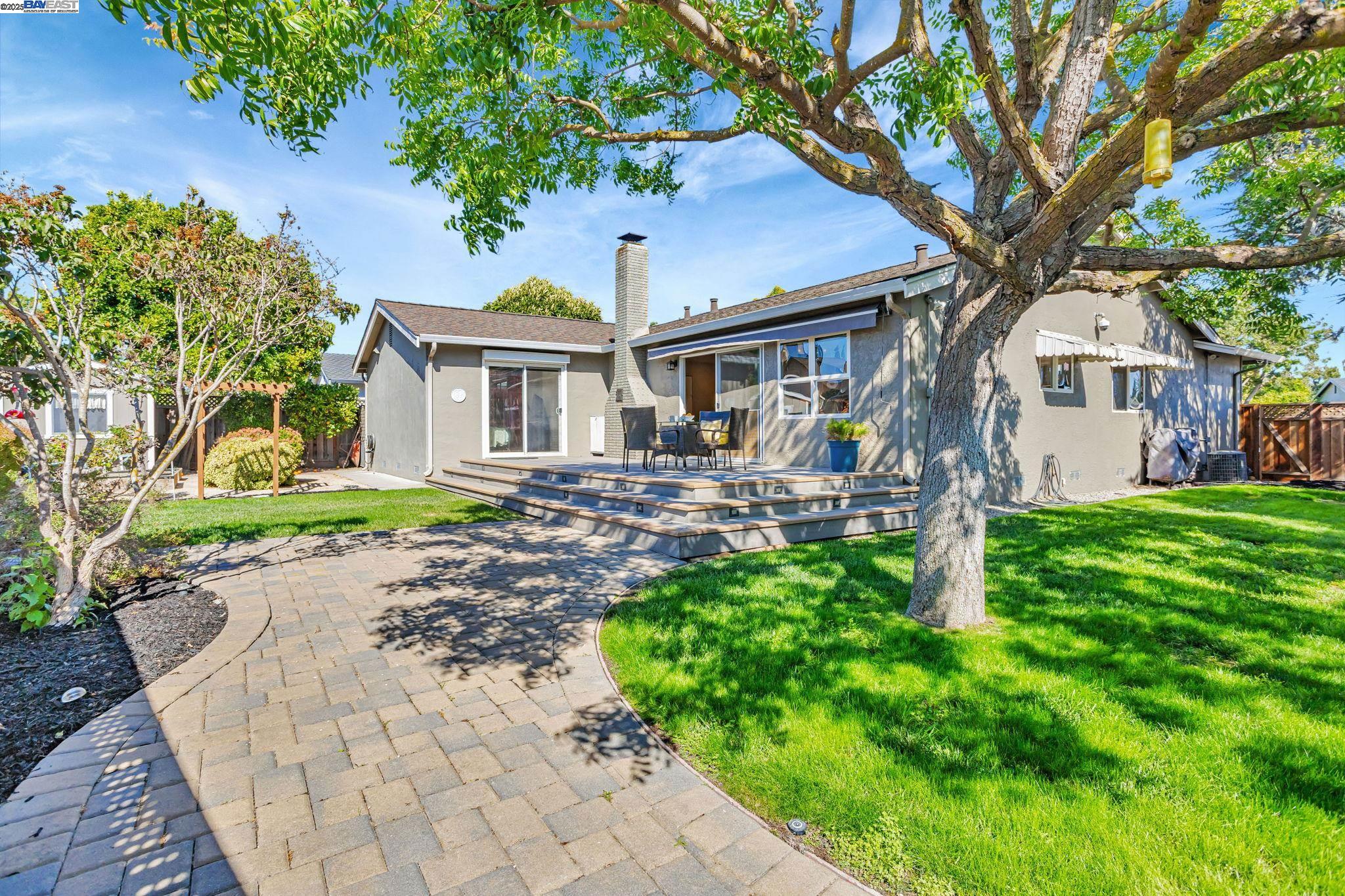 35280 Farnham Dr
