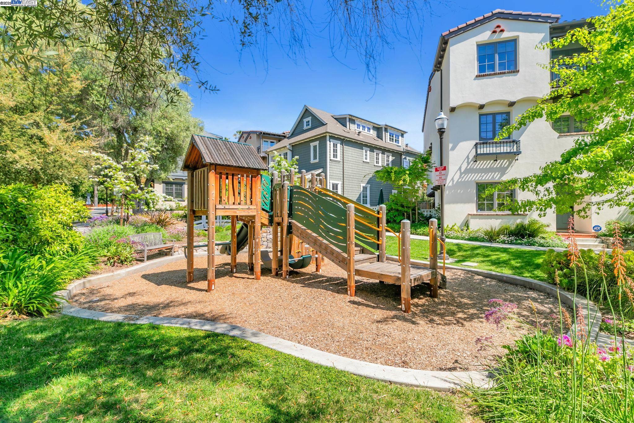 43148 Calle Sagrada