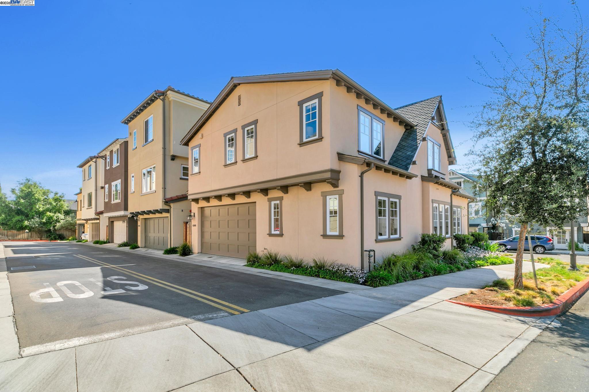 43148 Calle Sagrada