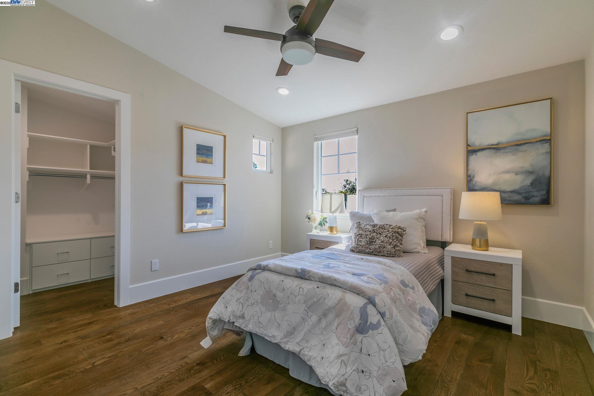 43148 Calle Sagrada