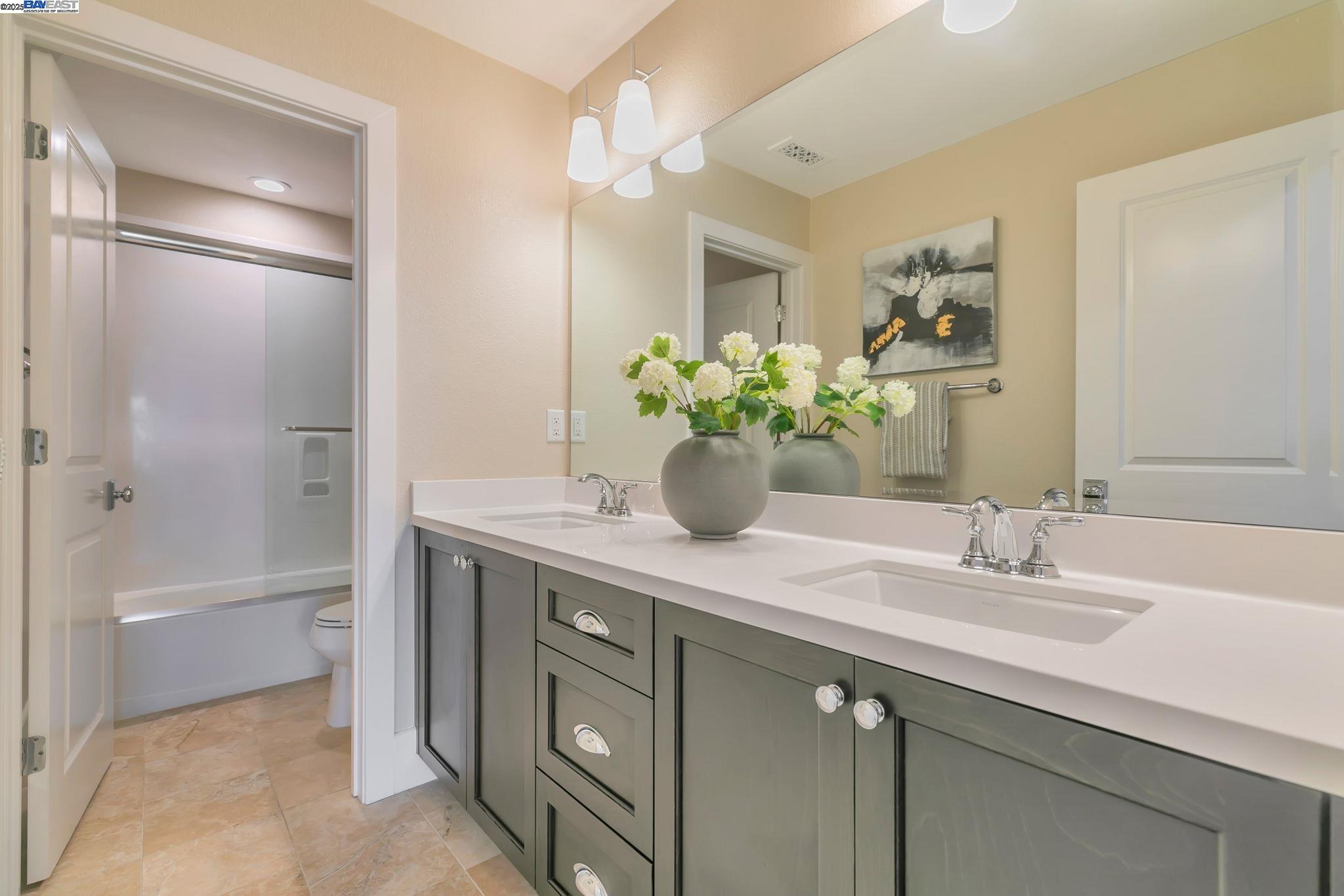 43148 Calle Sagrada
