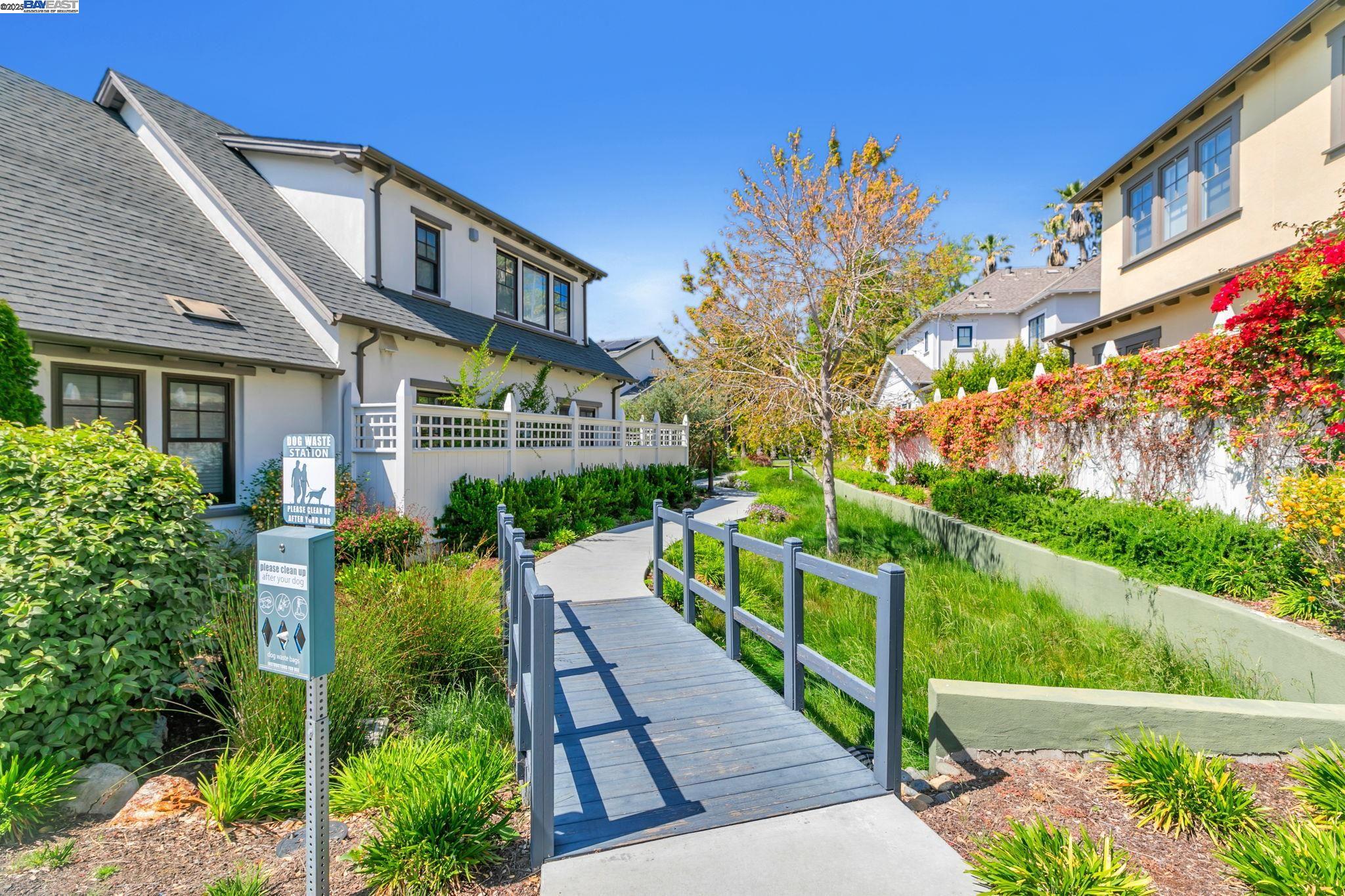 43148 Calle Sagrada