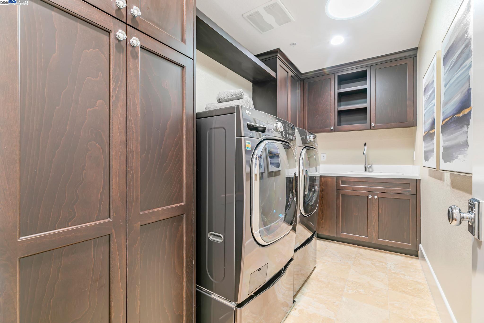 43148 Calle Sagrada