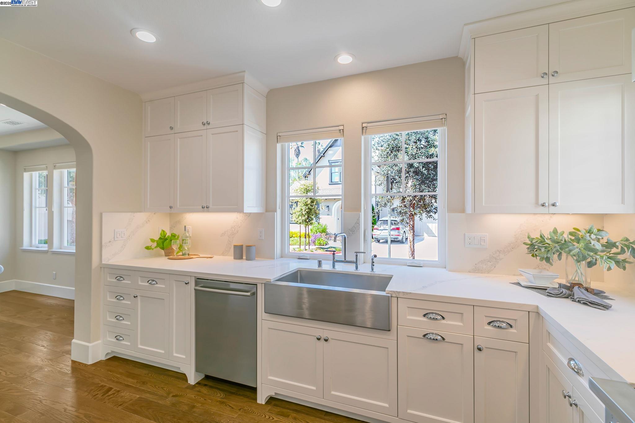 43148 Calle Sagrada
